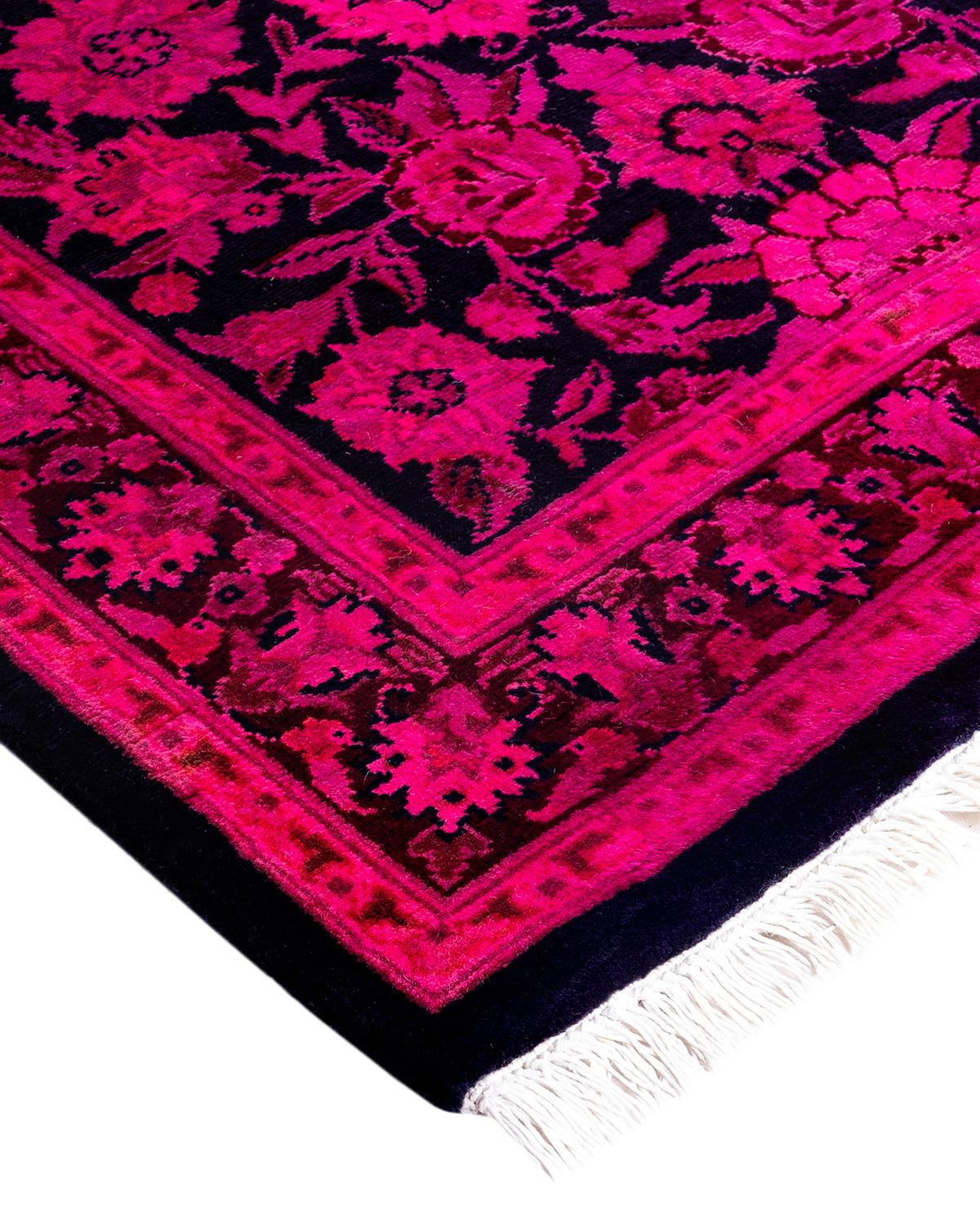 Les tapis Vibrance incarnent le classique avec une touche d'originalité : des motifs traditionnels surteints dans des couleurs éclatantes. Chaque tapis noué à la main est lavé dans une teinture botanique 100 % naturelle qui révèle les nuances