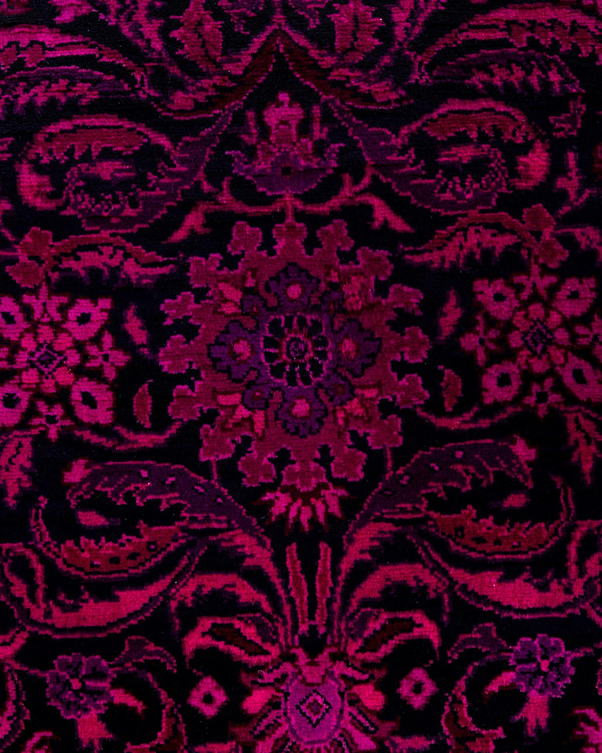 Pakistanais Chemin de table contemporain en laine fine nouée à la main rose en vente