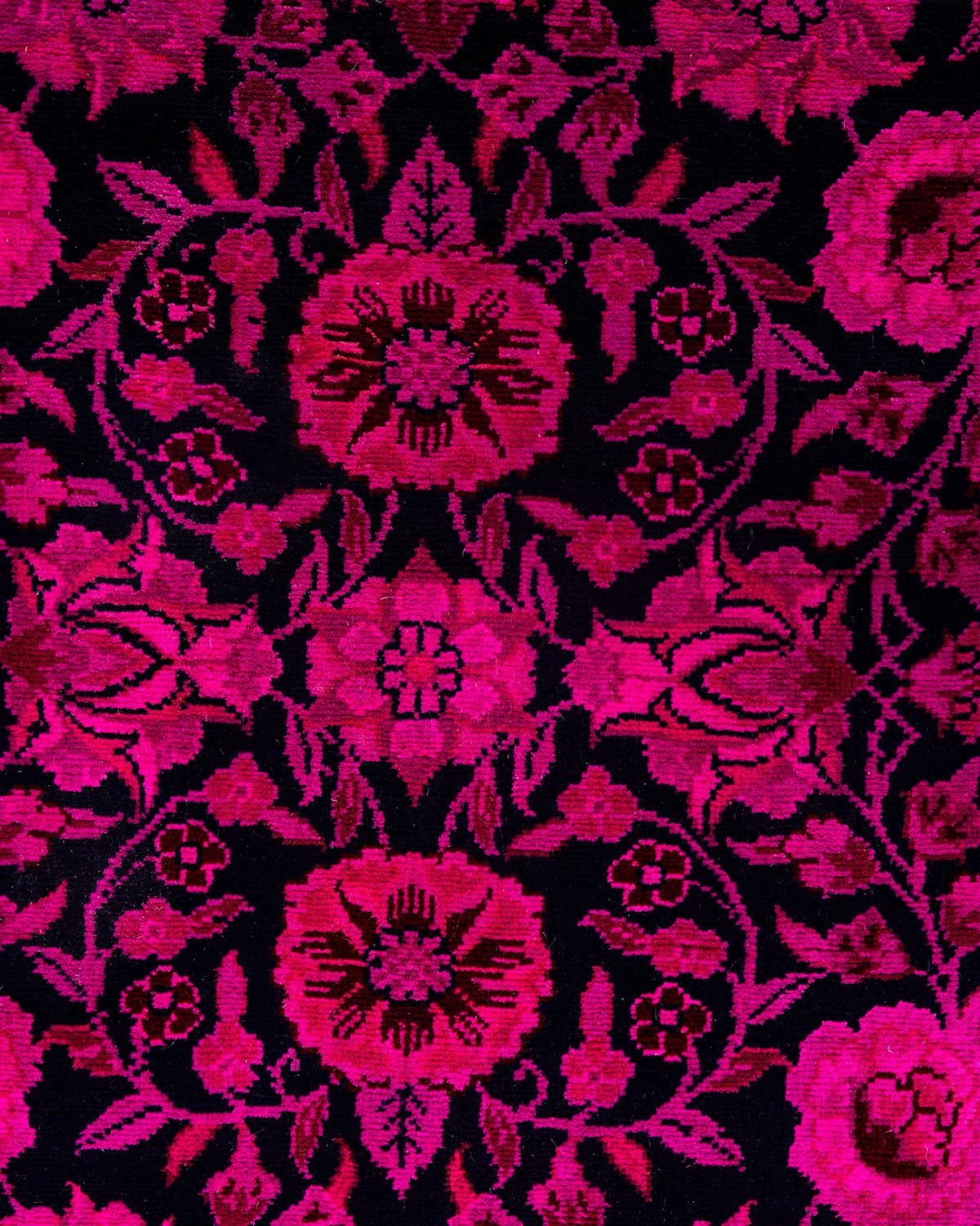 Pakistanais Chemin de table contemporain en laine fine nouée à la main rose en vente