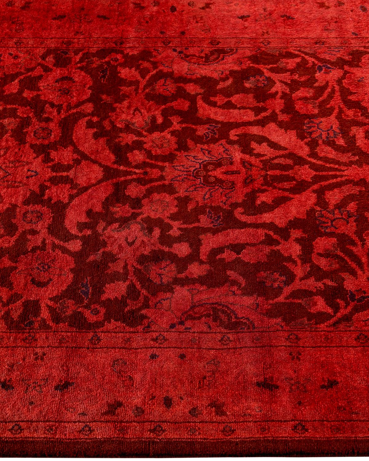 Contemporary Fine Vibrance Hand Knotted Wool Pink Runner In New Condition For Sale In Norwalk, CT