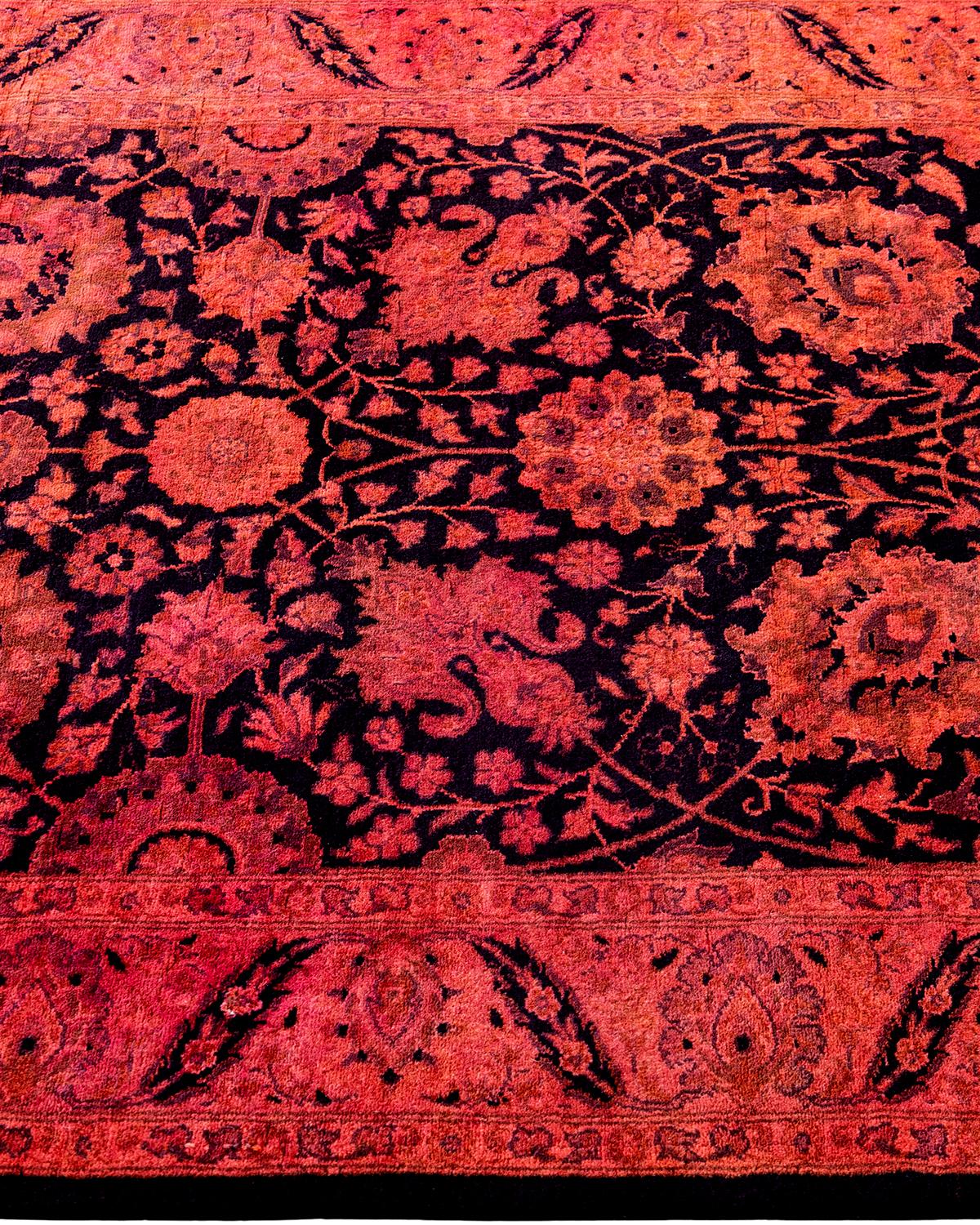 Traves de Mesa Contemporáneo de Lana Fina Anudada a Mano Rosa en Nuevo estado para la venta en Norwalk, CT