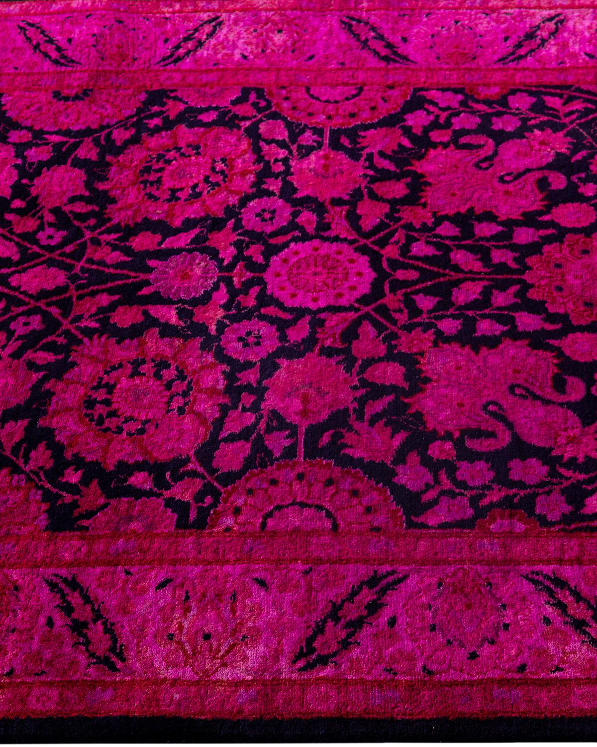 Contemporary Fine Vibrance Hand Knotted Wool Pink Runner In New Condition For Sale In Norwalk, CT