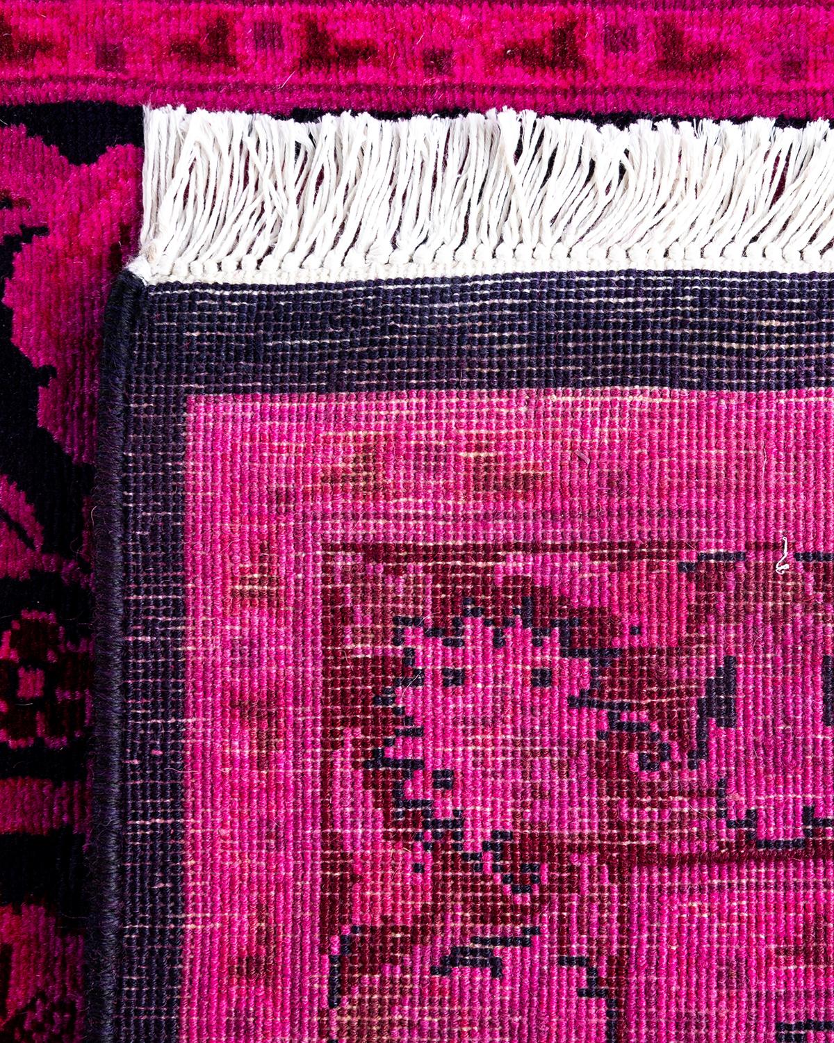 XXIe siècle et contemporain Chemin de table contemporain en laine fine nouée à la main rose en vente
