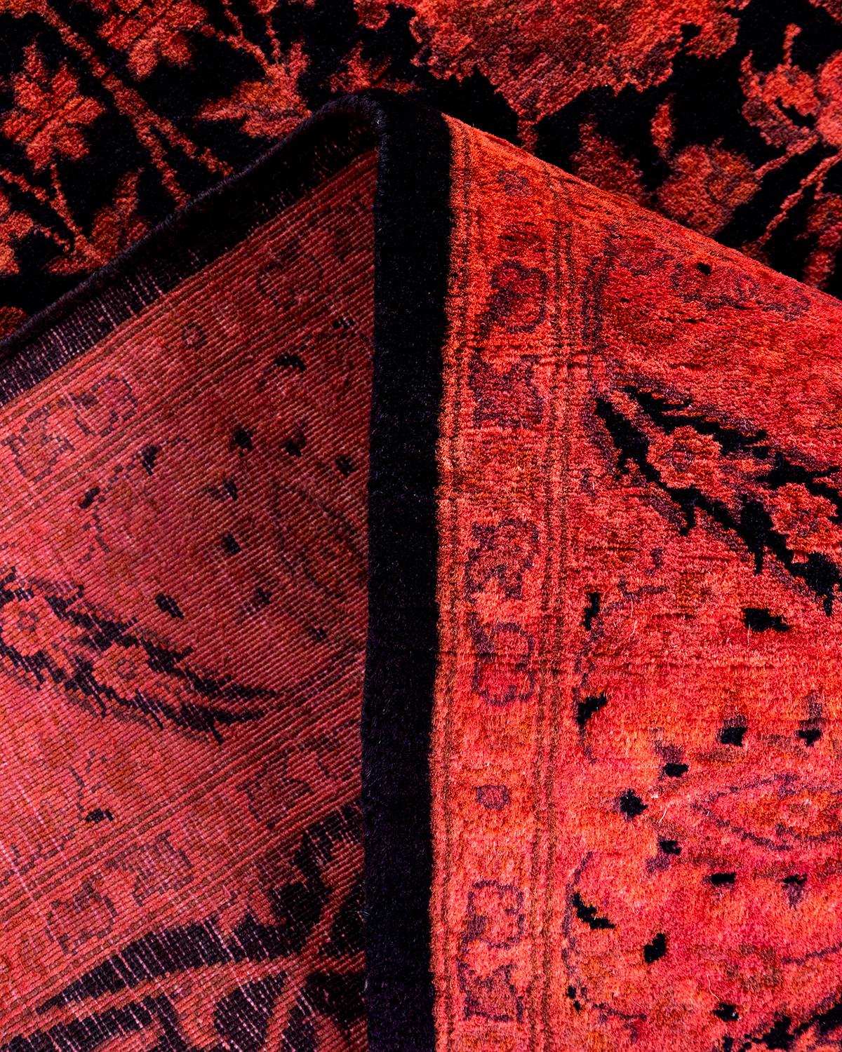Traves de Mesa Contemporáneo de Lana Fina Anudada a Mano Rosa en venta 1