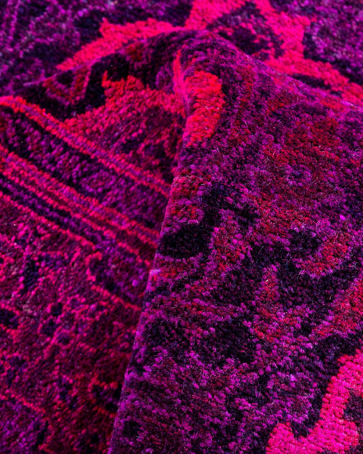 Chemin de table contemporain en laine fine nouée à la main rose en vente 1