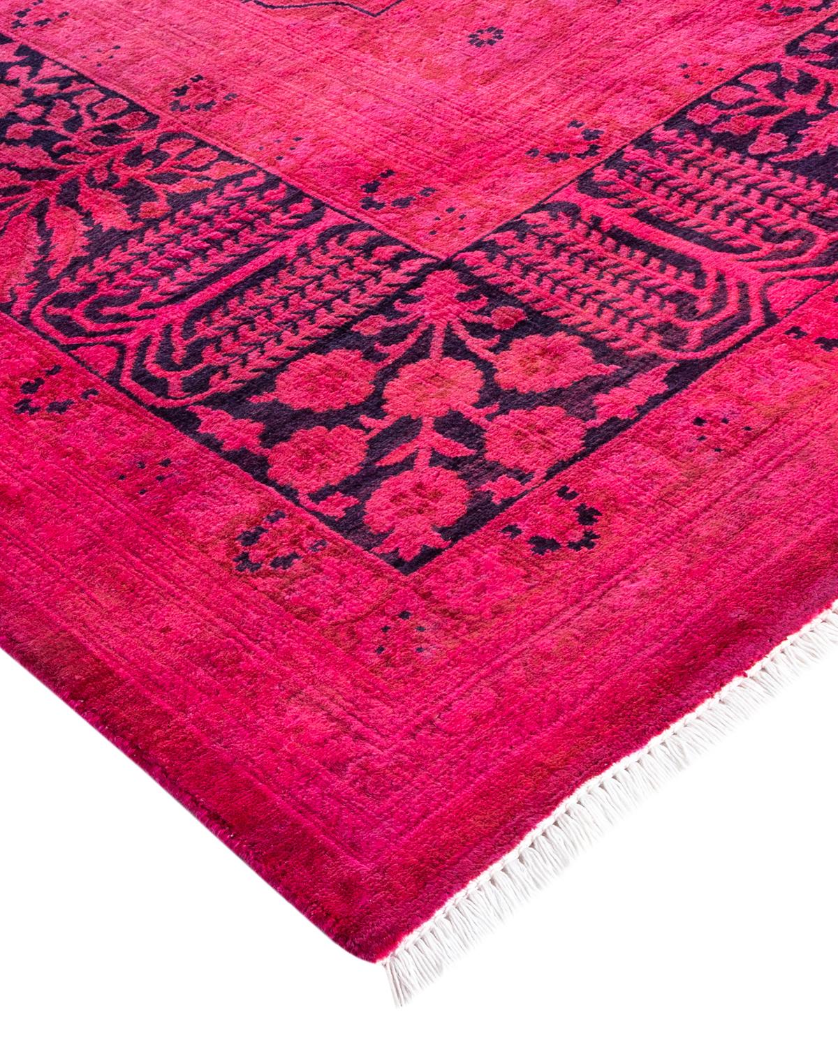 Vibrance-Teppiche sind der Inbegriff von Klassik mit Pfiff: traditionelle Muster in leuchtenden Farben gefärbt. Jeder handgeknüpfte Teppich wird mit einem 100 % natürlichen botanischen Farbstoff gewaschen, der verborgene Nuancen in den Mustern