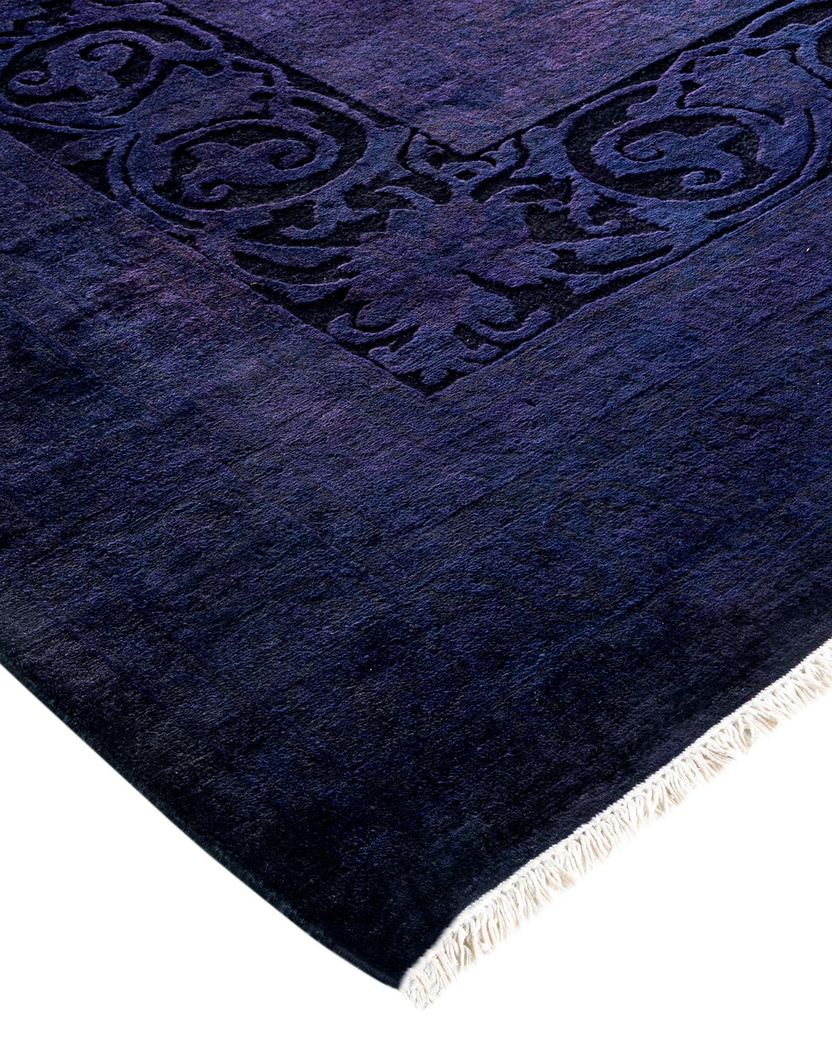 Las alfombras Vibrance son la personificación de lo clásico con un toque especial: motivos tradicionales teñidos de colores brillantes. Cada alfombra anudada a mano se lava con un tinte botánico 100% natural que revela matices ocultos en los
