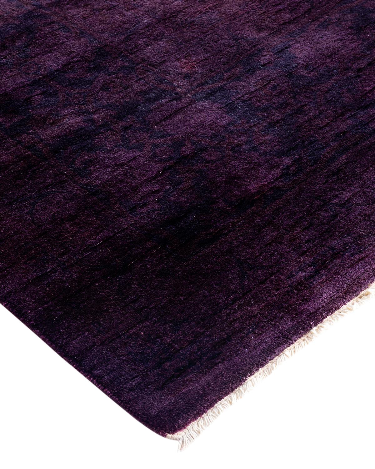 I tappeti Vibrance rappresentano il classico con un tocco di classe: motivi tradizionali sovratinti con colori brillanti. Ogni tappeto annodato a mano viene lavato con una tintura botanica 100% naturale che rivela le sfumature nascoste degli am