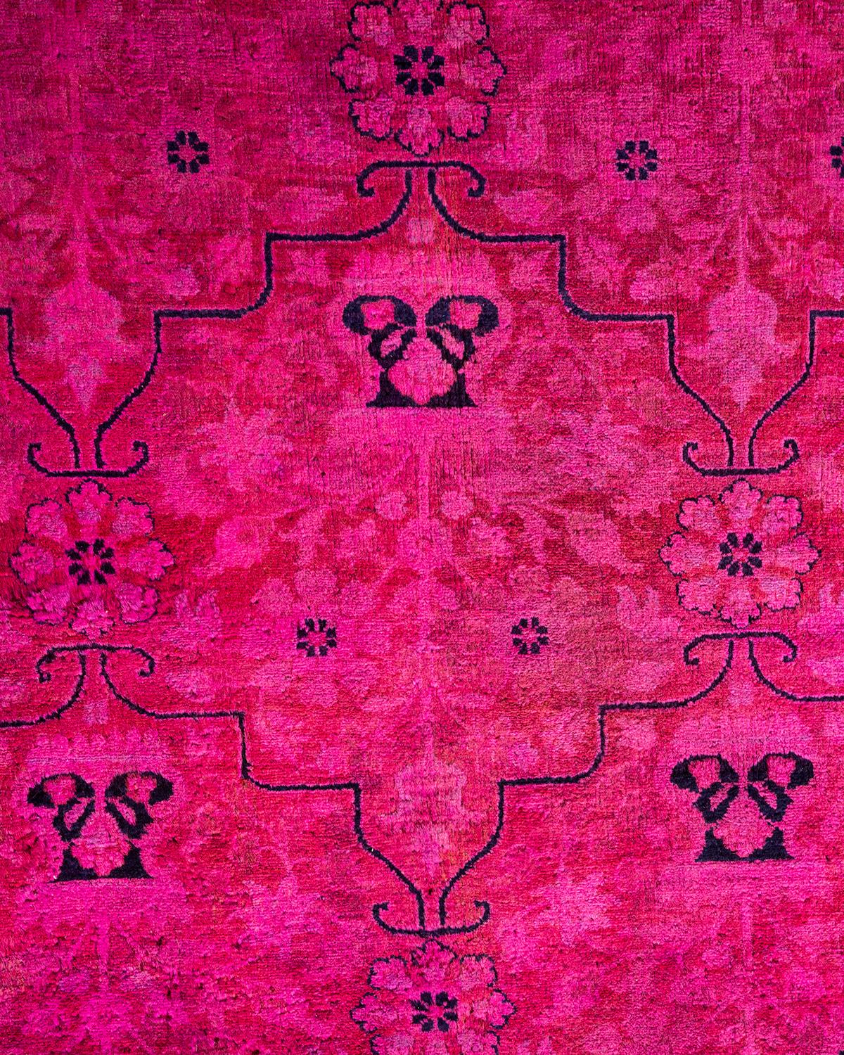 Contemporary Fine Vibrance Hand Knotted Wool Purple Area Rug (Pakistanisch) im Angebot