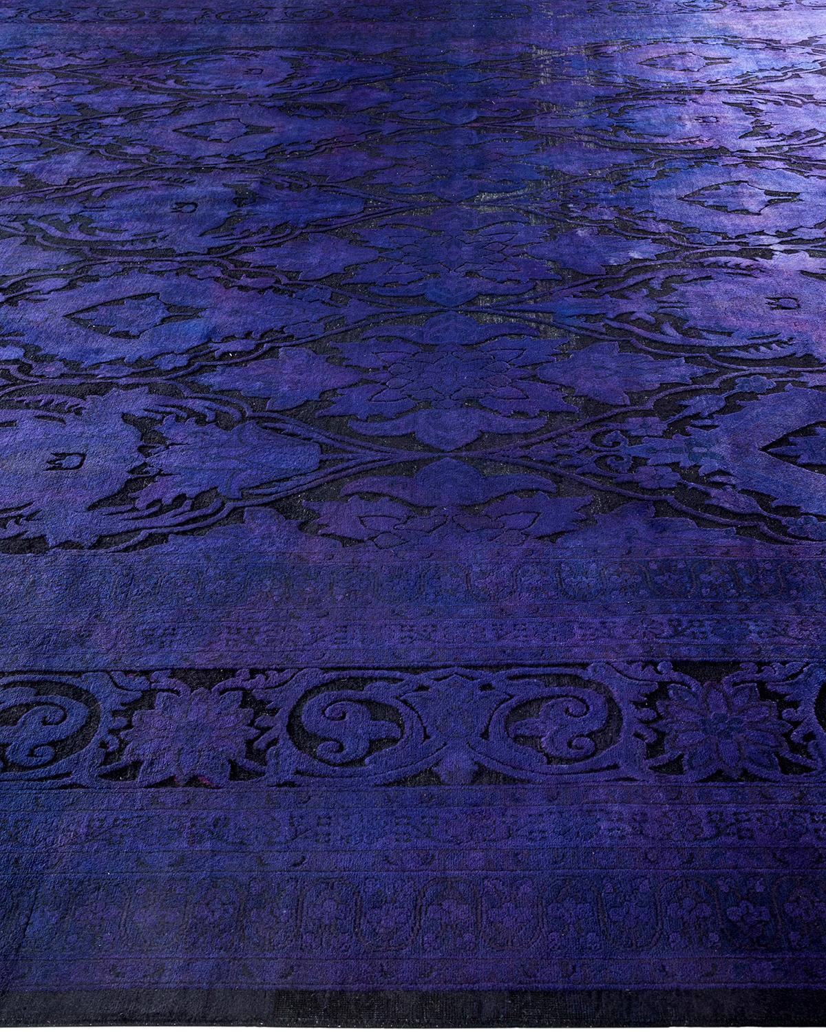 Alfombra de lana púrpura anudada a mano, vibración fina y contemporánea en Nuevo estado para la venta en Norwalk, CT