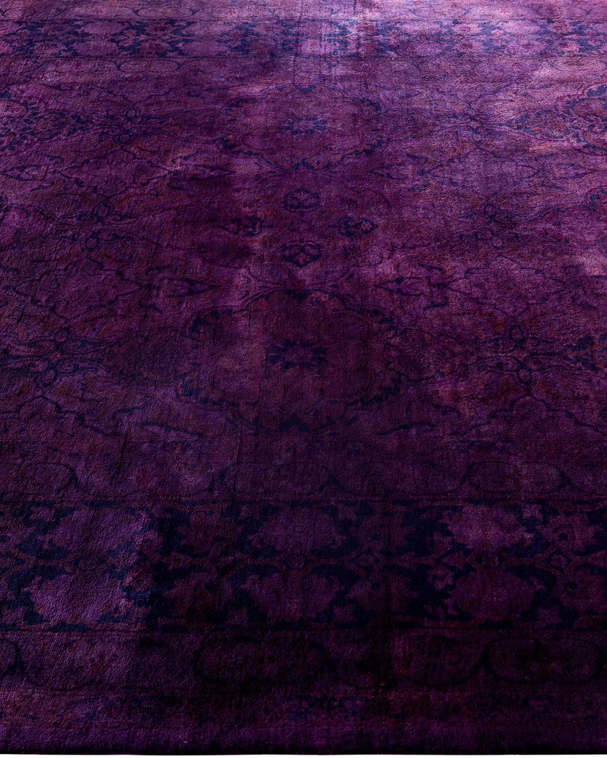 Contemporary Fine Vibrance Tappeto di lana viola annodato a mano In condizioni Nuovo in vendita a Norwalk, CT