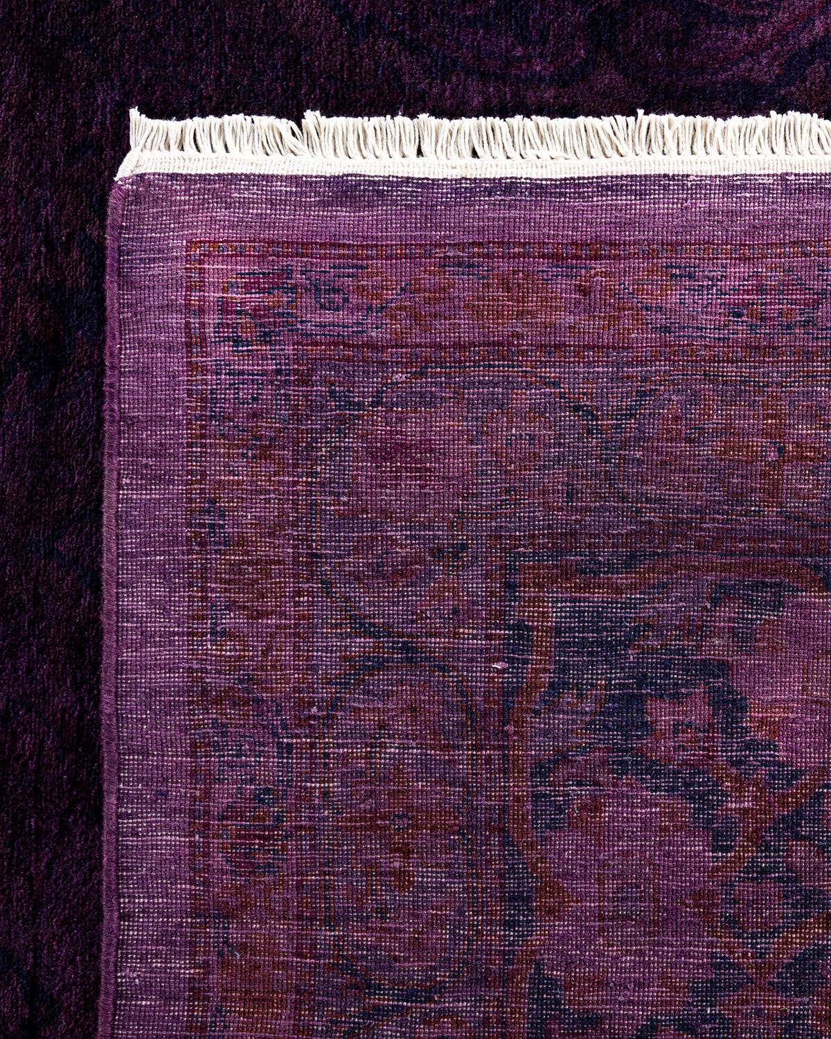 XXI secolo e contemporaneo Contemporary Fine Vibrance Tappeto di lana viola annodato a mano in vendita