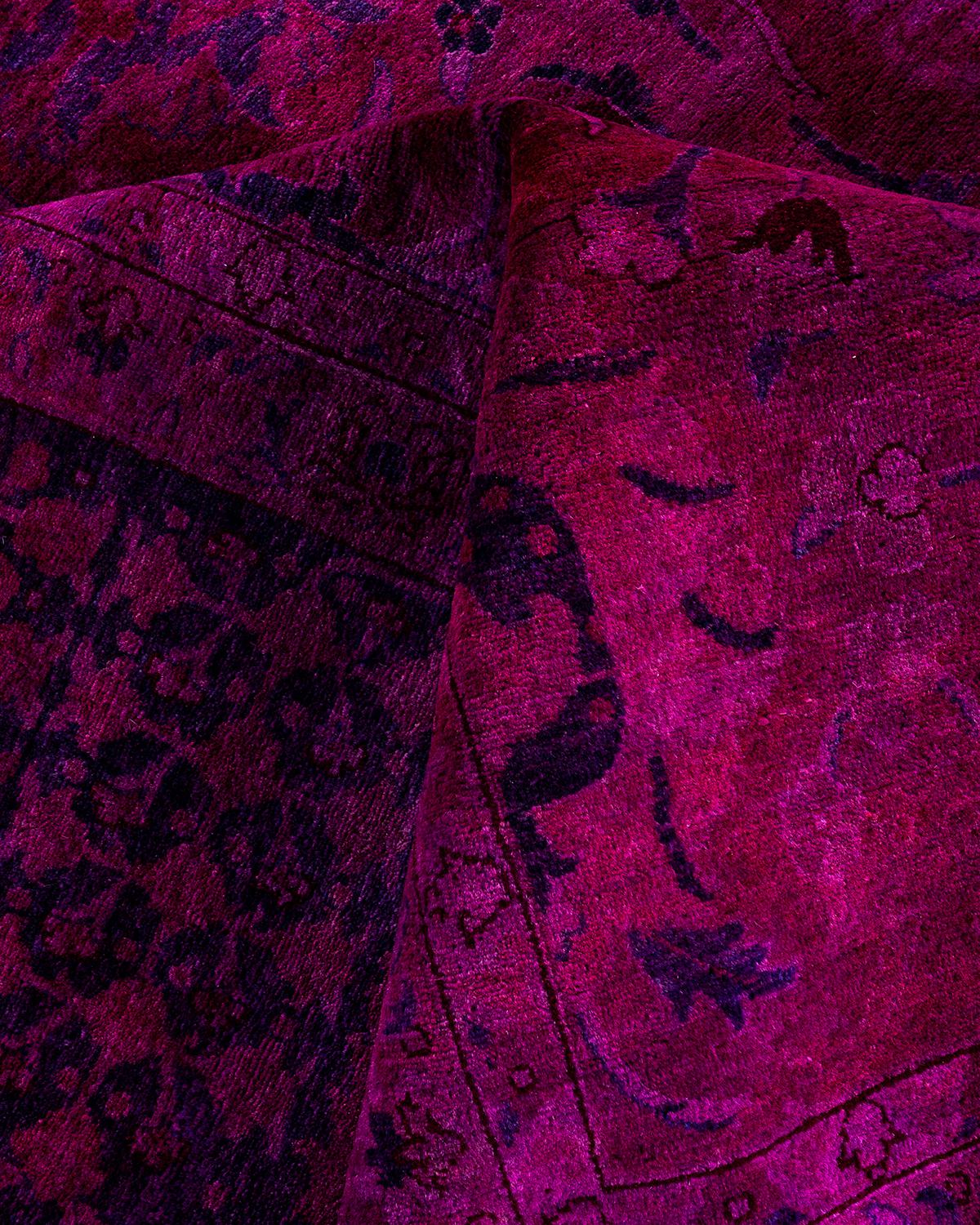 Alfombra de lana púrpura anudada a mano, vibración fina y contemporánea en venta 1