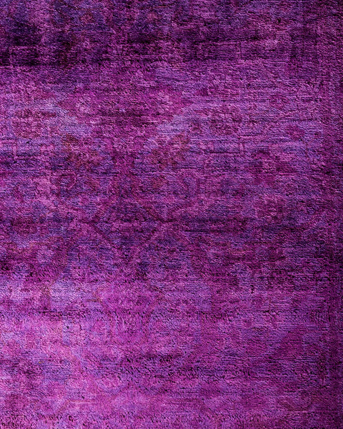 Pakistanais Tapis de course contemporain en laine fine nouée à la main pourpre en vente