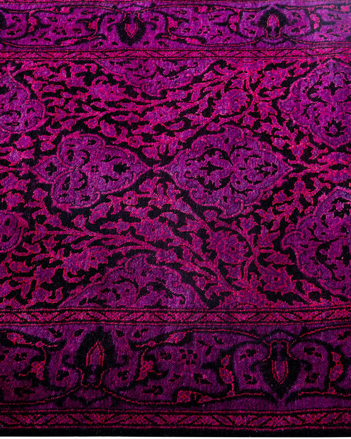 Contemporary Fine Vibrance Hand Knotted Wool Purple Runner im Zustand „Neu“ im Angebot in Norwalk, CT