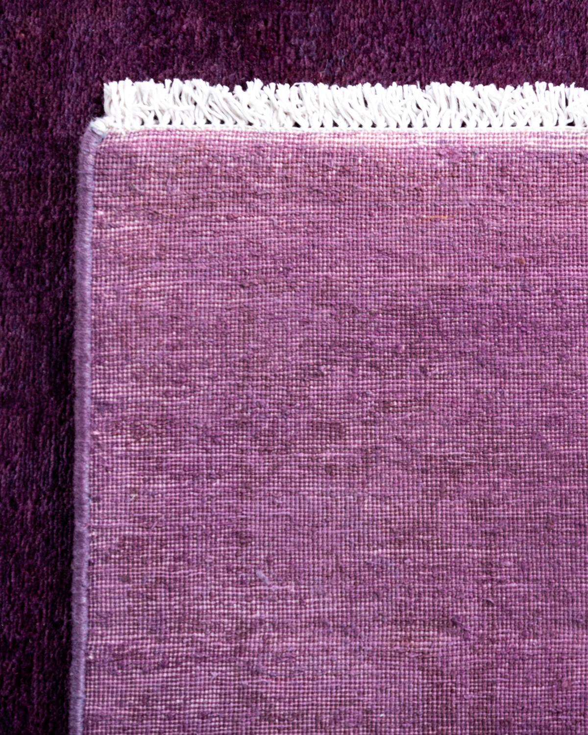 XXIe siècle et contemporain Tapis de course contemporain en laine fine nouée à la main pourpre en vente