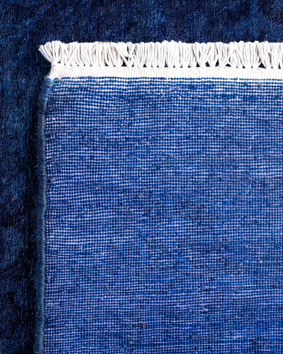 XXIe siècle et contemporain Chemin de table contemporain en laine fine nouée à la main bleu en vente