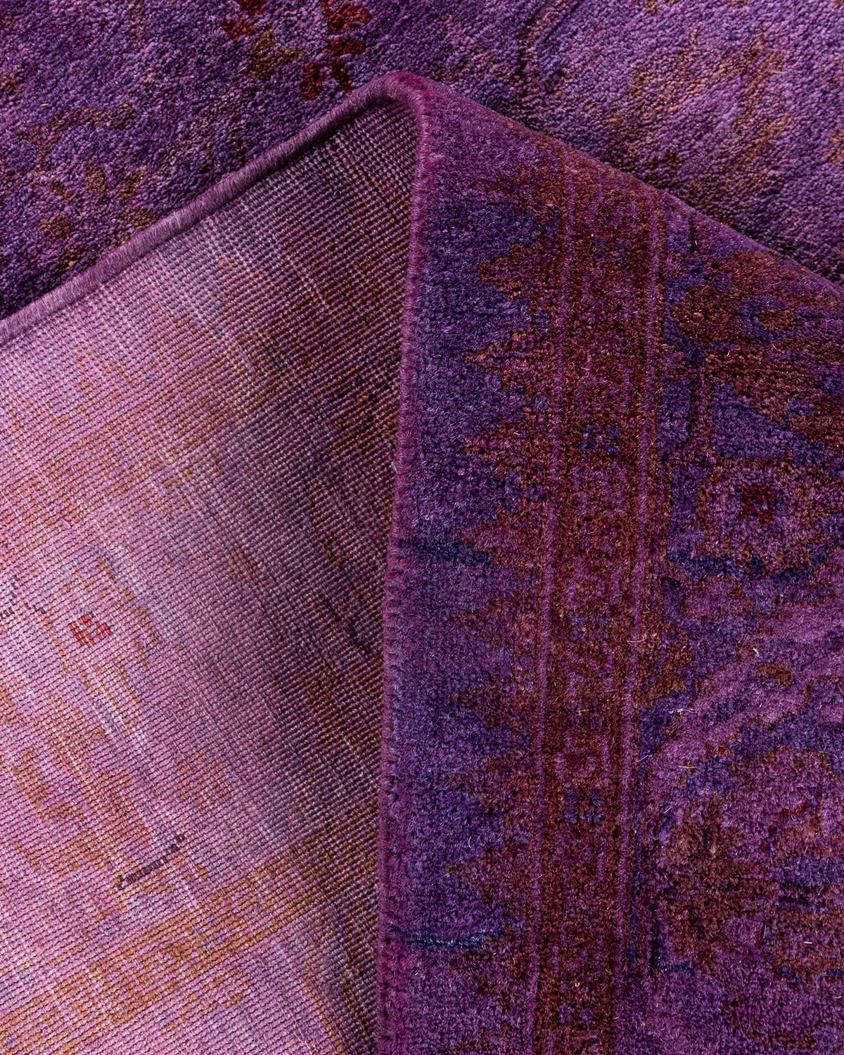 Contemporary Fine Vibrance Hand Knotted Wool Purple Runner  (Wolle) im Angebot