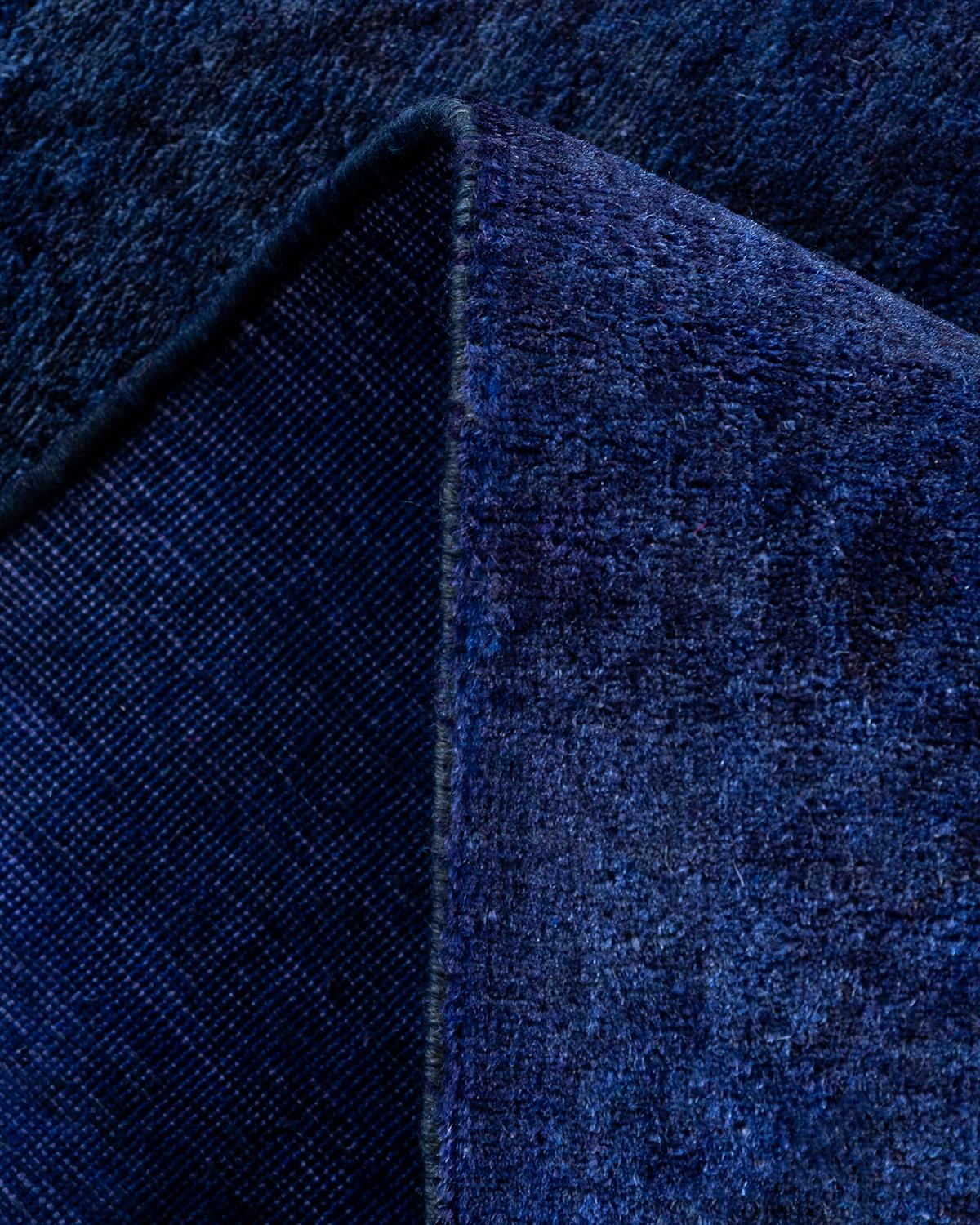 Laine Chemin de table contemporain en laine fine nouée à la main bleu en vente
