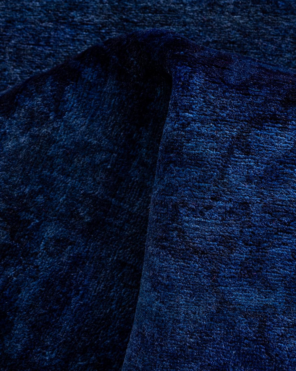 Chemin de table contemporain en laine fine nouée à la main bleu en vente 1
