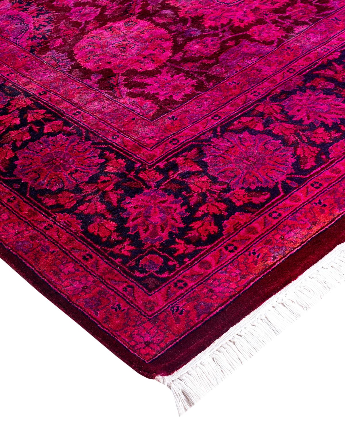 Les tapis Vibrance incarnent le classique avec une touche d'originalité : des motifs traditionnels surteints dans des couleurs éclatantes. Chaque tapis noué à la main est lavé dans une teinture botanique 100 % naturelle qui révèle les nuances
