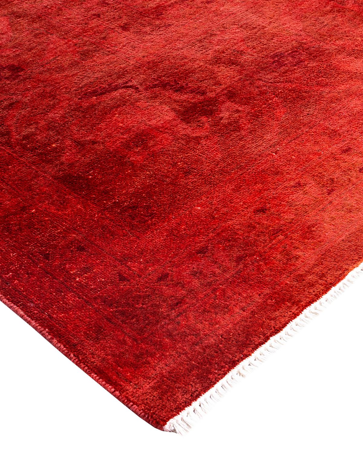 I tappeti Vibrance rappresentano il classico con un tocco di classe: motivi tradizionali sovratinti con colori brillanti. Ogni tappeto annodato a mano viene lavato con una tintura botanica 100% naturale che rivela le sfumature nascoste degli am