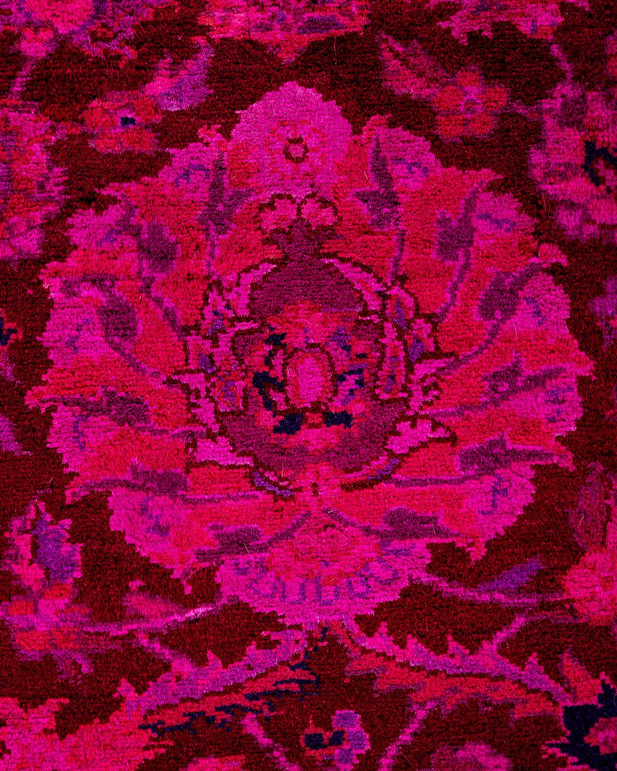 Pakistanais Contemporary Fine Vibrance Hand Knotted Wool Red Area Rug (Tapis de sol en laine rouge) en vente
