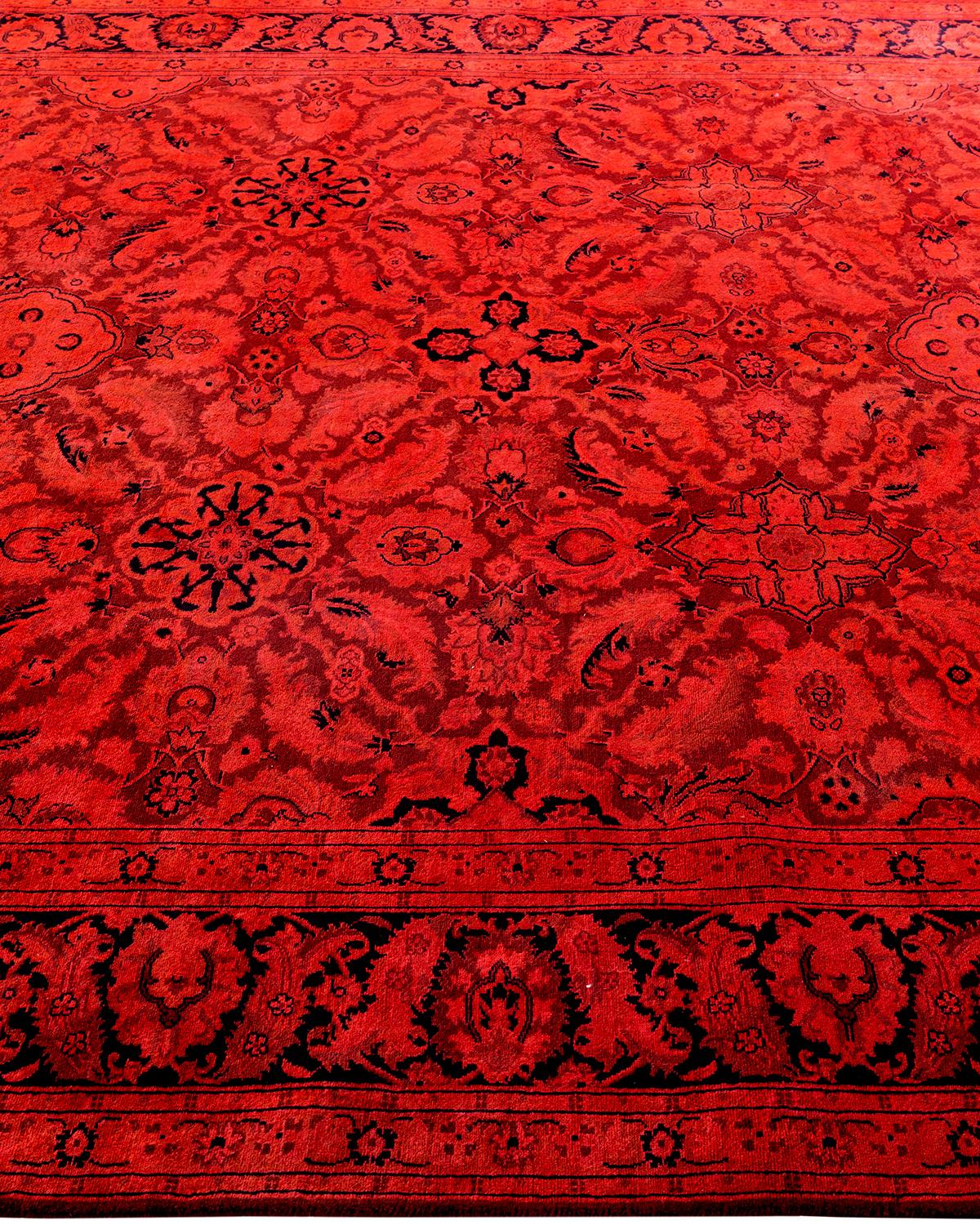Contemporary Fine Vibrance Hand Knotted Wool Red Area Rug im Zustand „Neu“ im Angebot in Norwalk, CT