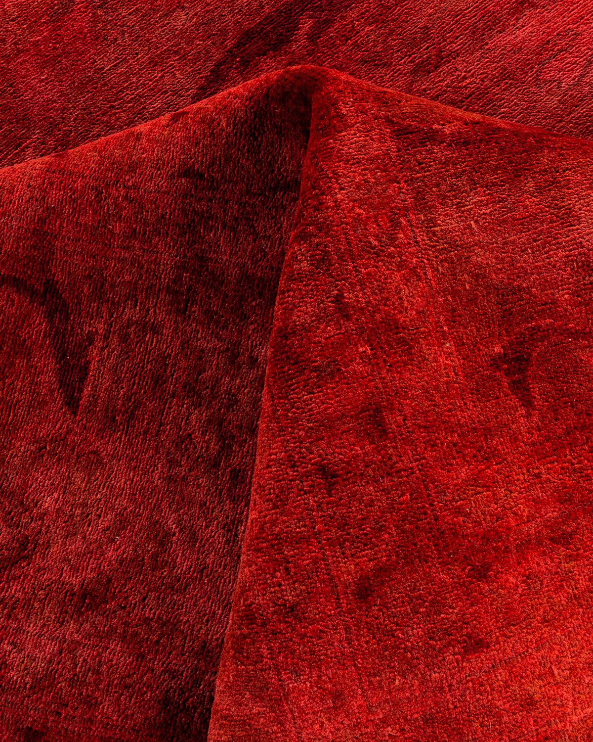 Tappeto contemporaneo Fine Vibrance in lana annodata a mano di colore rosso in vendita 1
