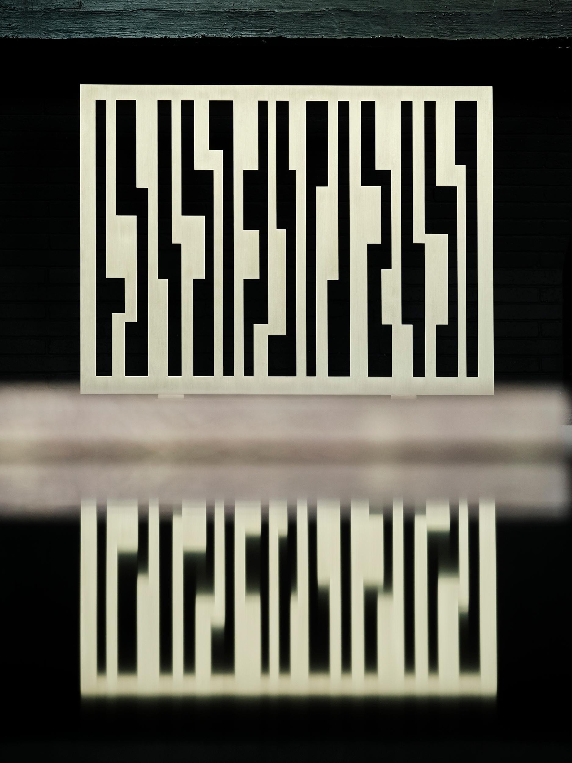 Zeitgenössischer Kaminschirm „Adranus“ aus Messing mit linearem Muster, von Anaktae im Zustand „Neu“ im Angebot in Athens, GR