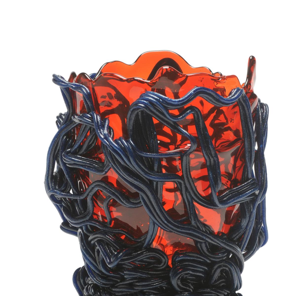 Spaghetti-Spezialvase, klar rot und matt blau

Vase aus weichem Harz, entworfen von Gaetano Pesce im Jahr 1995 für die Collection'S Fish Design.

Maße: L - ø 22cm x H 36cm

Andere Größen verfügbar

Farben: Rot klar, blau matt.
Vase aus