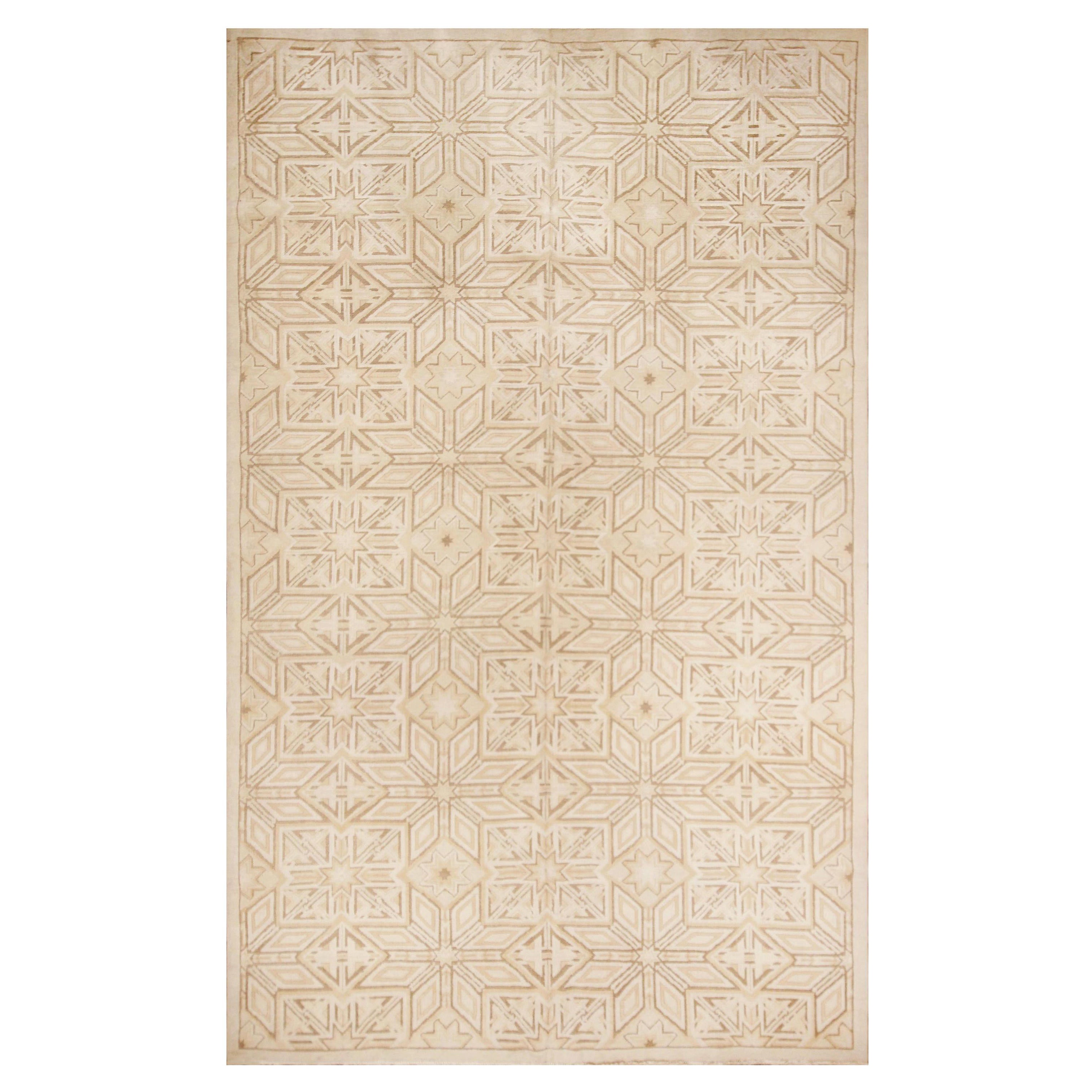 Tappeto contemporaneo a trama piatta e lana con motivo geometrico beige di Rug & Kilim in vendita