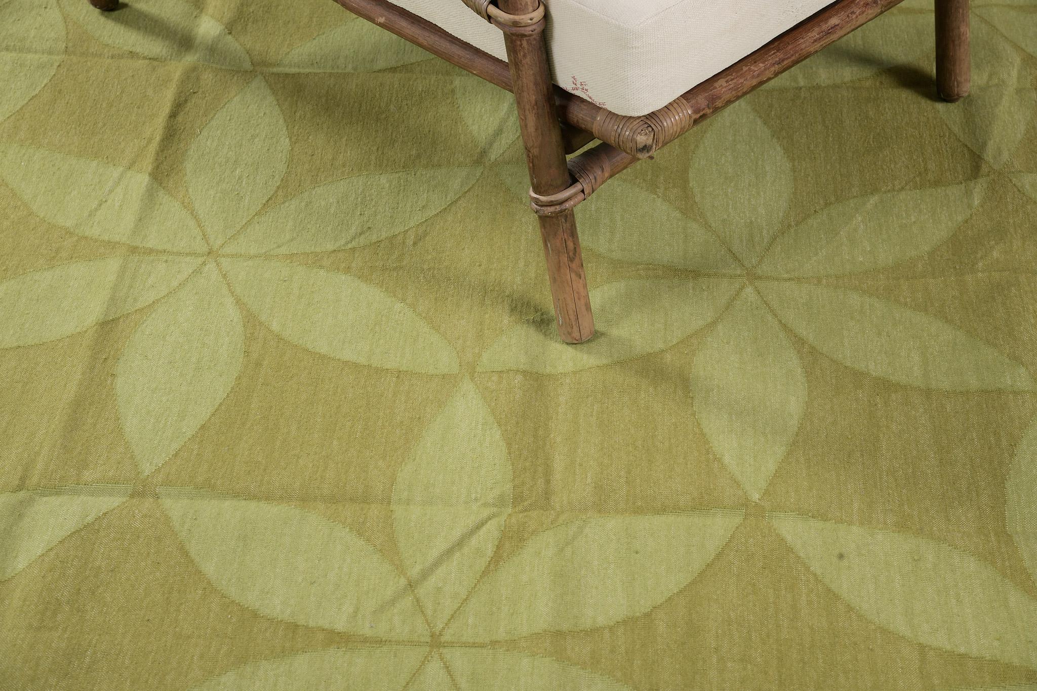 Hand-Knotted Contemporary Flat-Weave Rug Cielo Collection Flora Cricket For Sale
