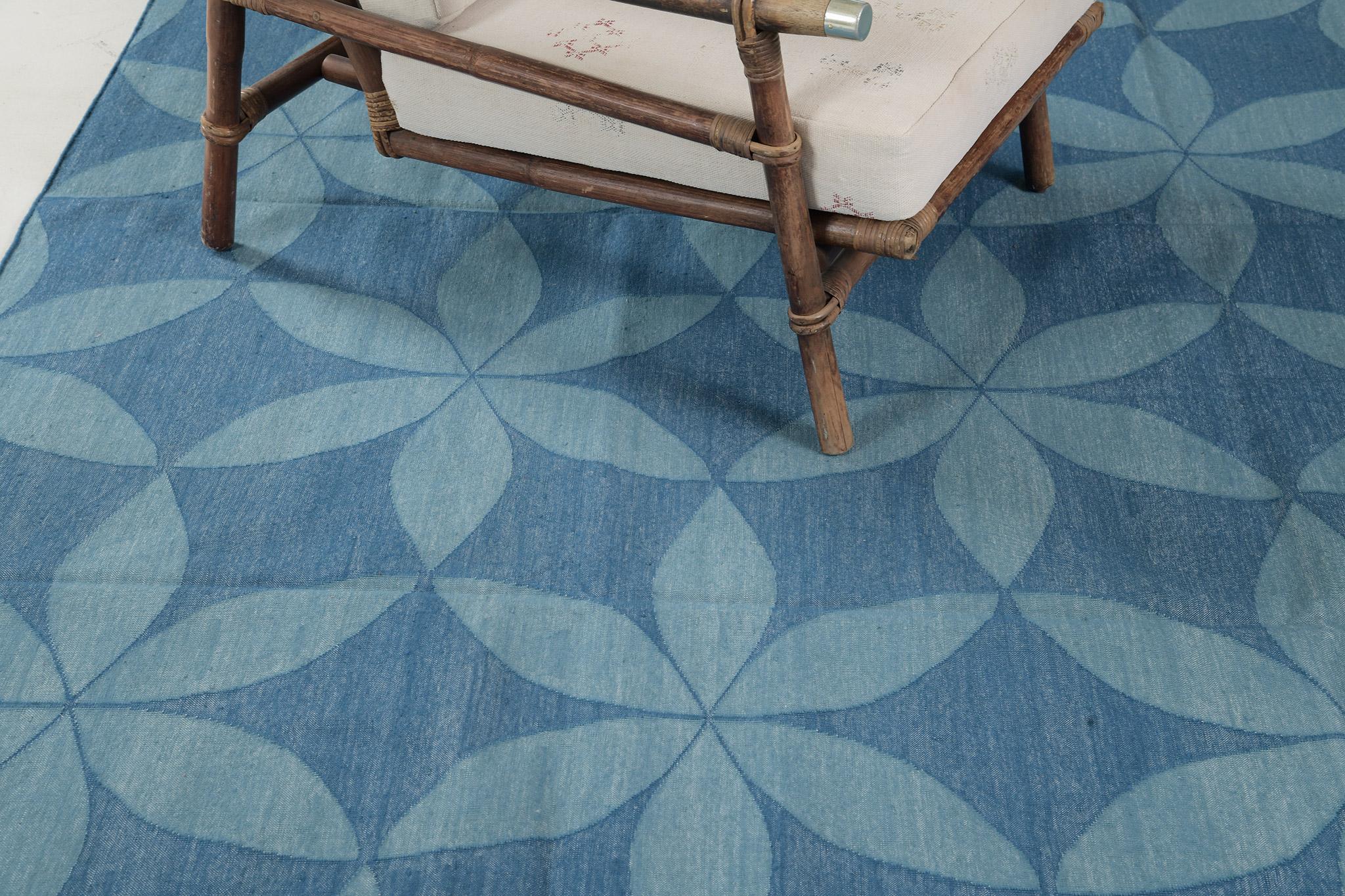 Wool Contemporary Flat-Weave Rug Cielo Collection Flora Turquoise For Sale