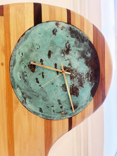 Orologio da terra freestanding Hancrafted in Wood, resina e ottone di Andrea Zambelli