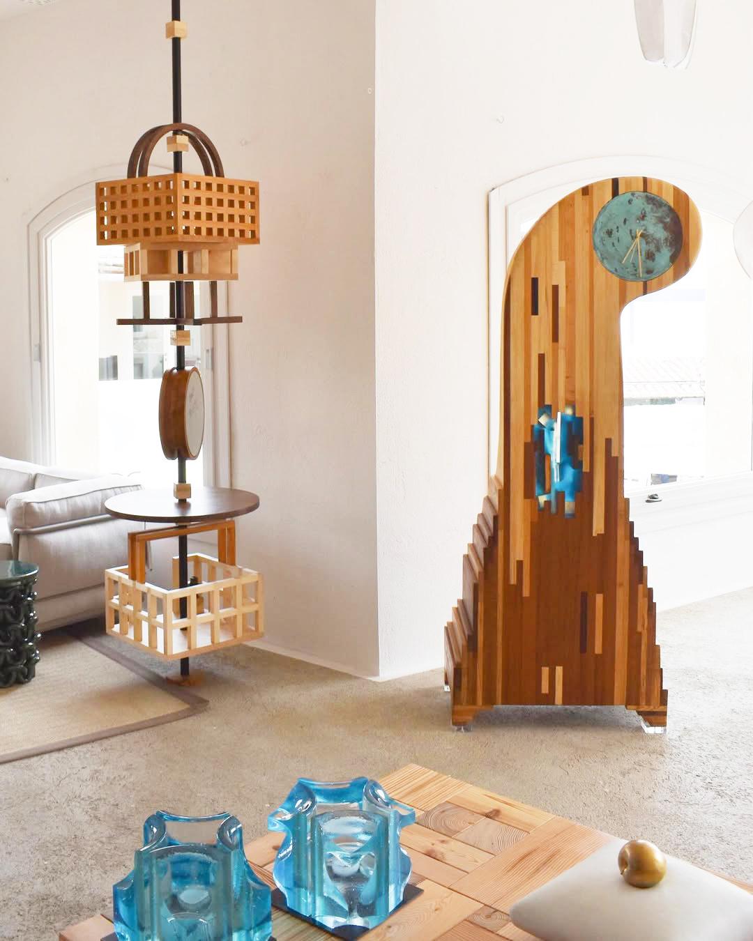 Contemporary Floor Freestanding Clock aus Holz, von Andrea Zambelli (Harz) im Angebot