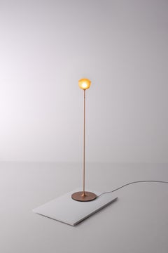 Zeitgenössische Stehleuchte 'Contour' 150, zitronengelb von AND