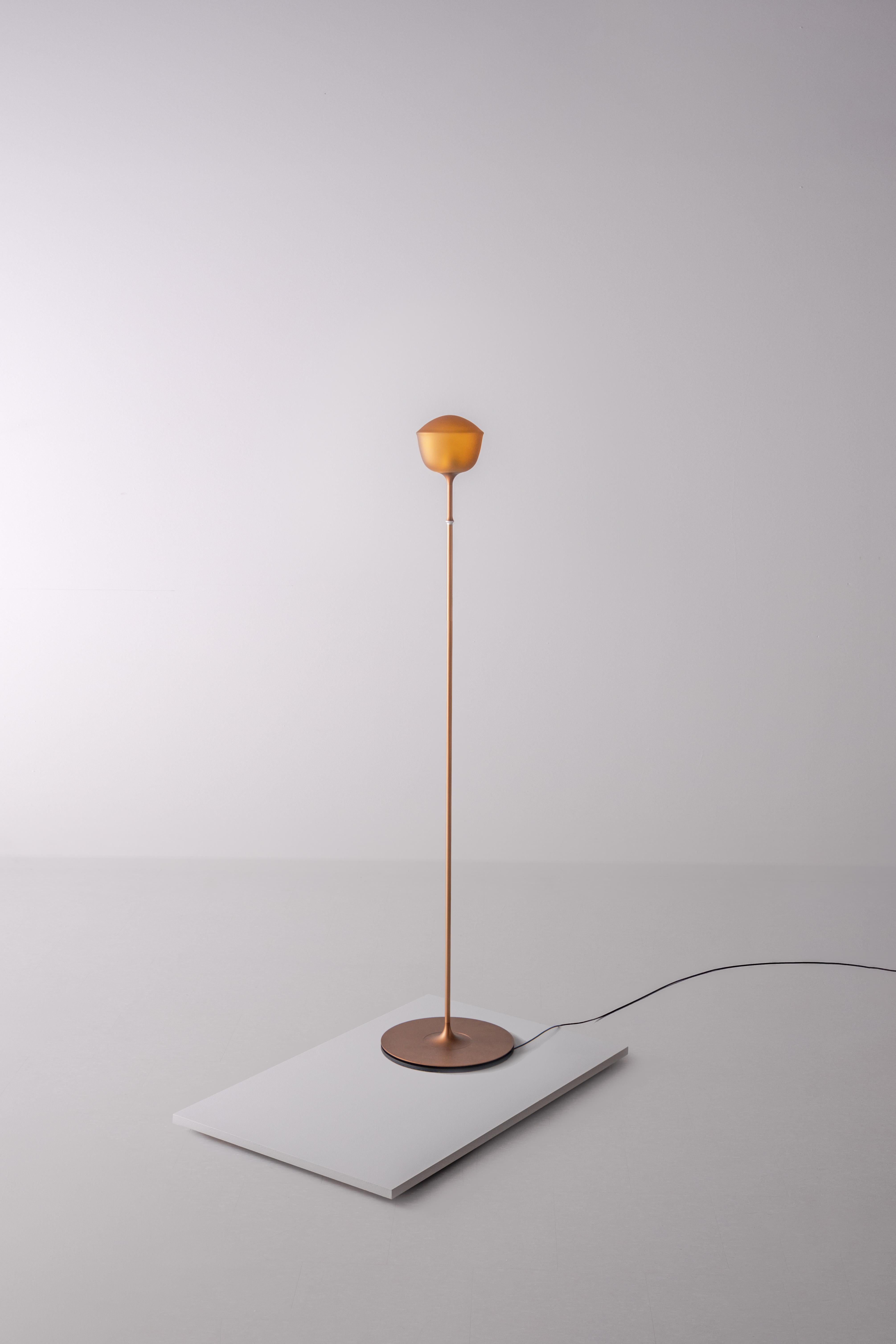 Lámpara de pie contemporánea 'Contour' 150, Citrino by AND Moderno orgánico en venta