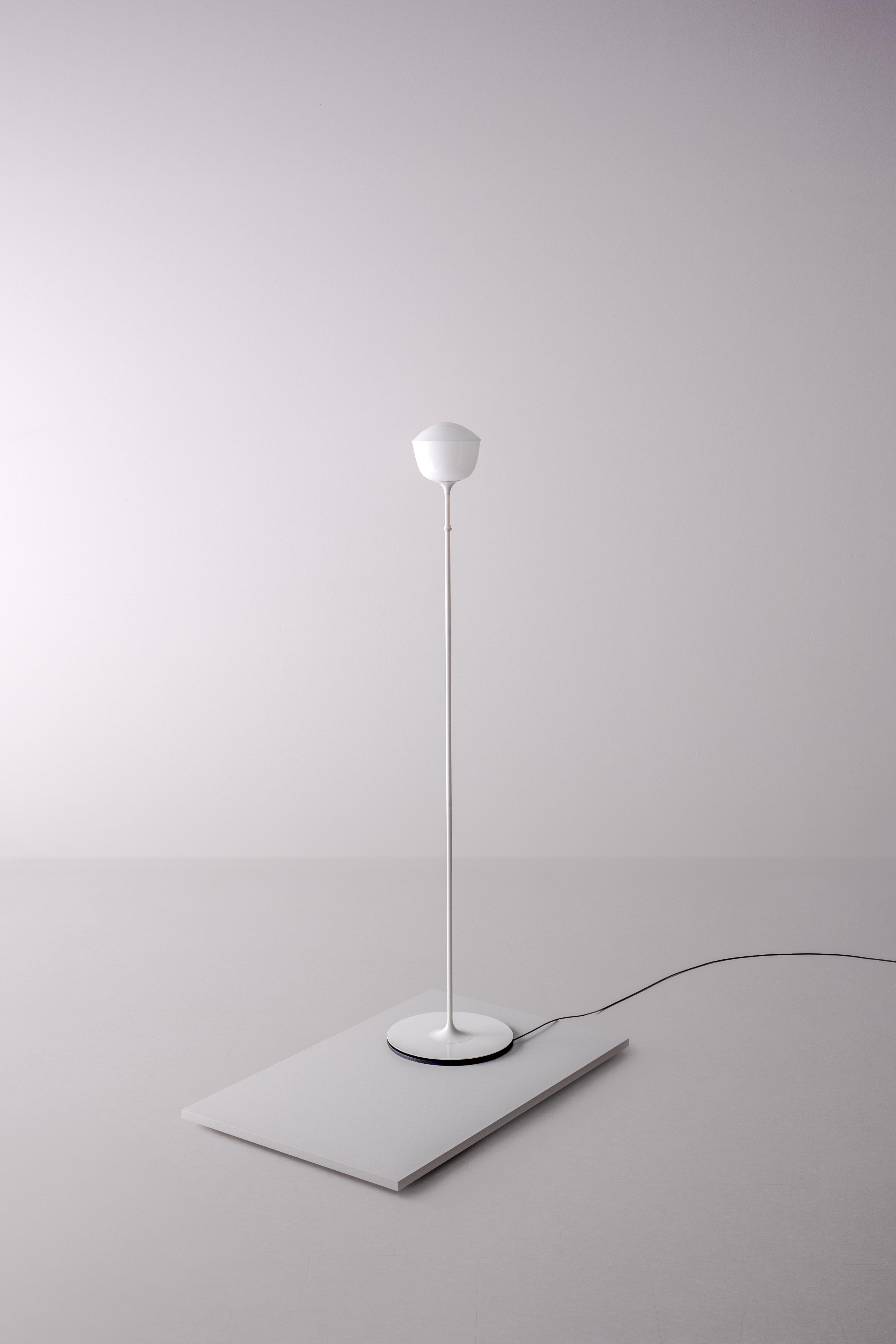 Lámpara de pie contemporánea 'Contour' 150, Perla by AND Moderno orgánico en venta