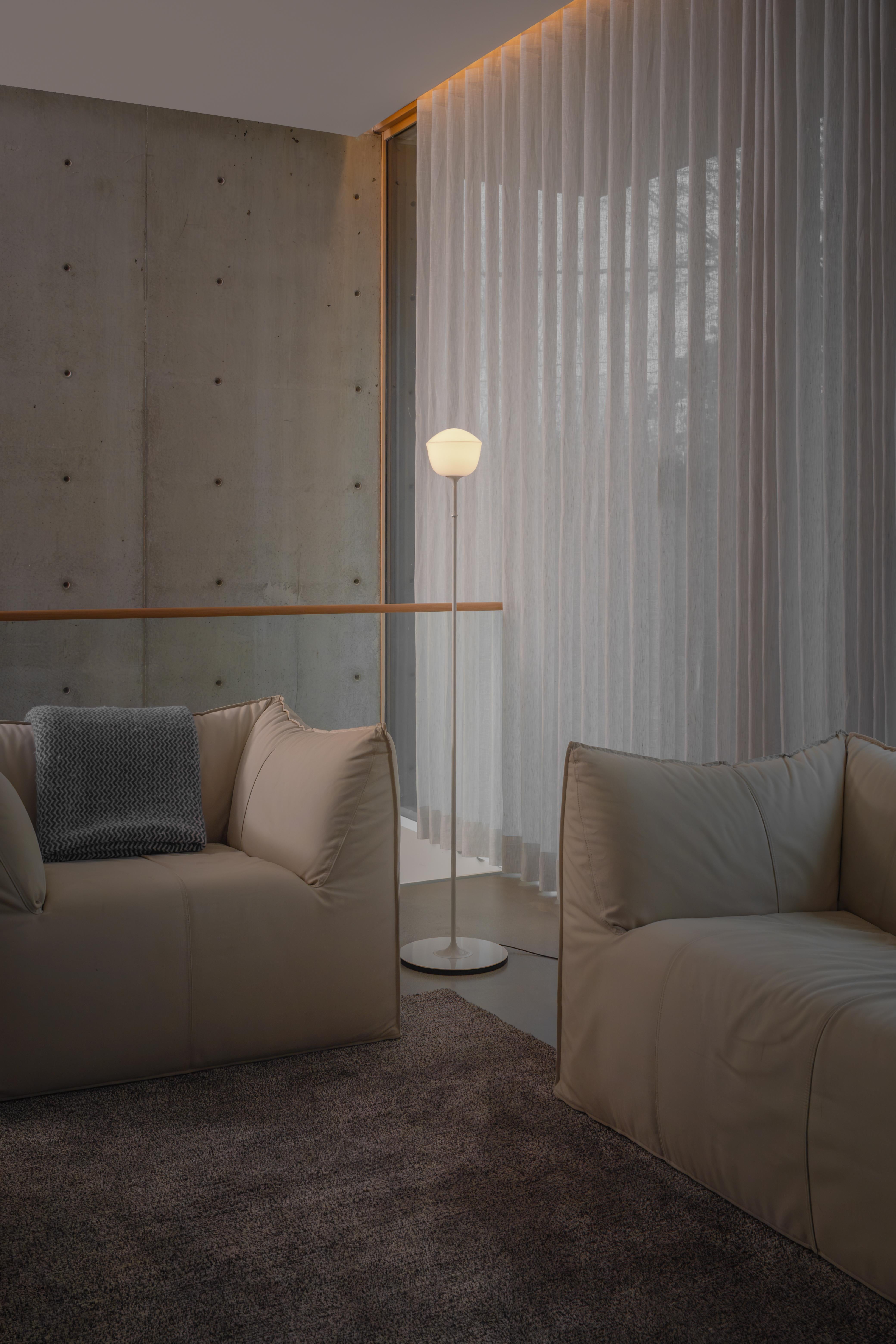 Lámpara de pie contemporánea 'Contour' 300, Citrino by AND en venta 6