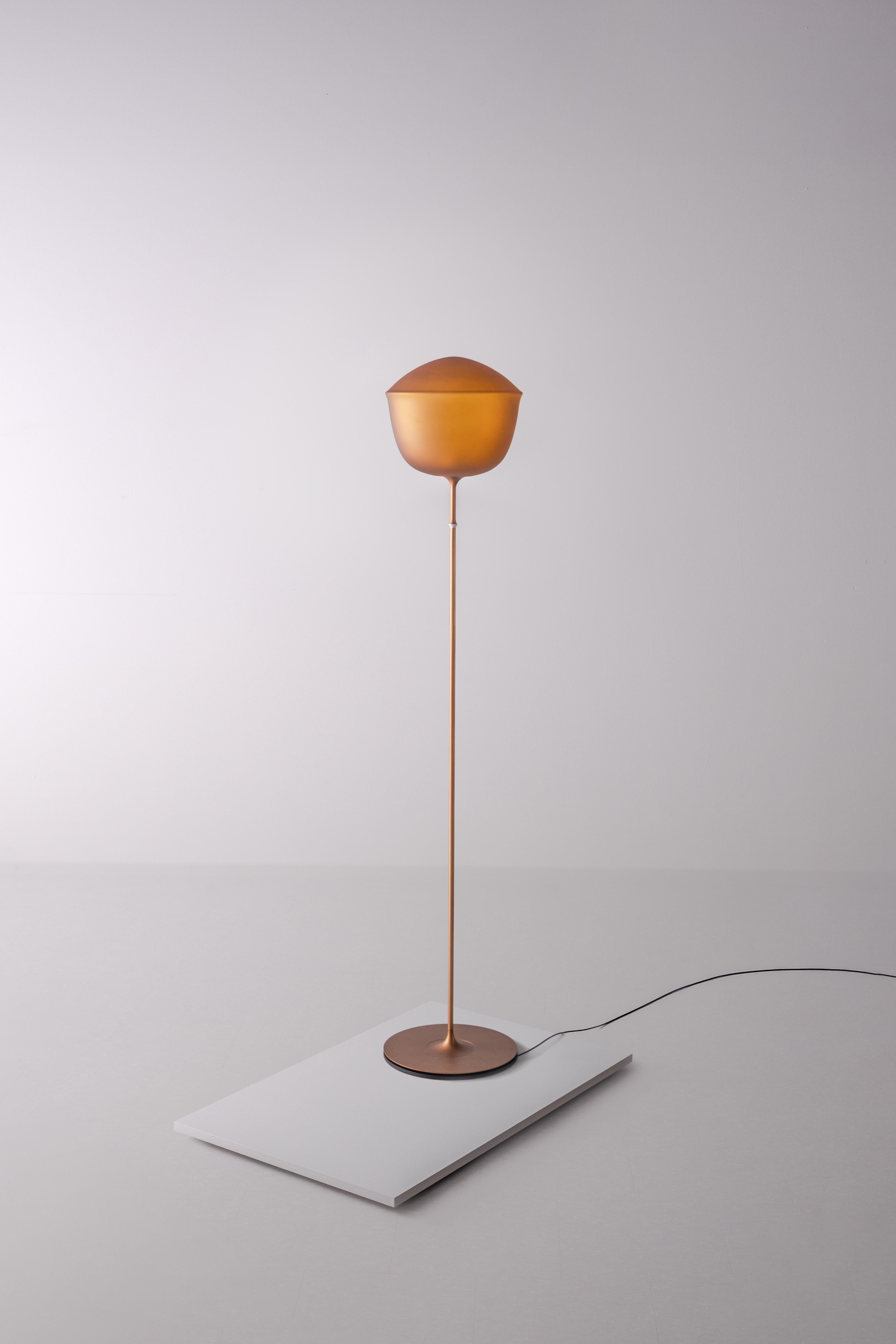 Lámpara de pie contemporánea 'Contour' 300, Citrino by AND Moderno orgánico en venta