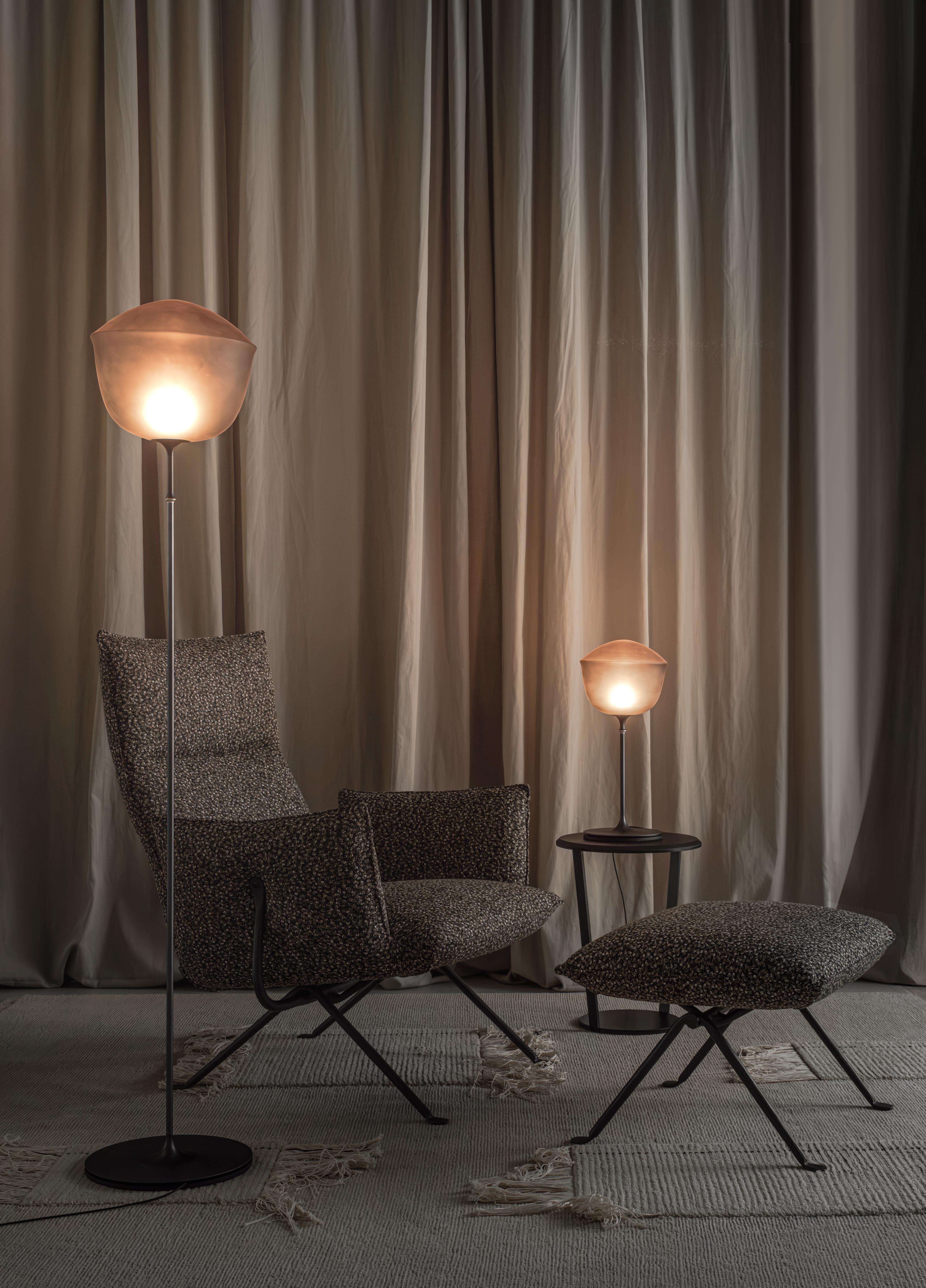 Lámpara de pie contemporánea 'Contour' 300, Citrino by AND en venta 1