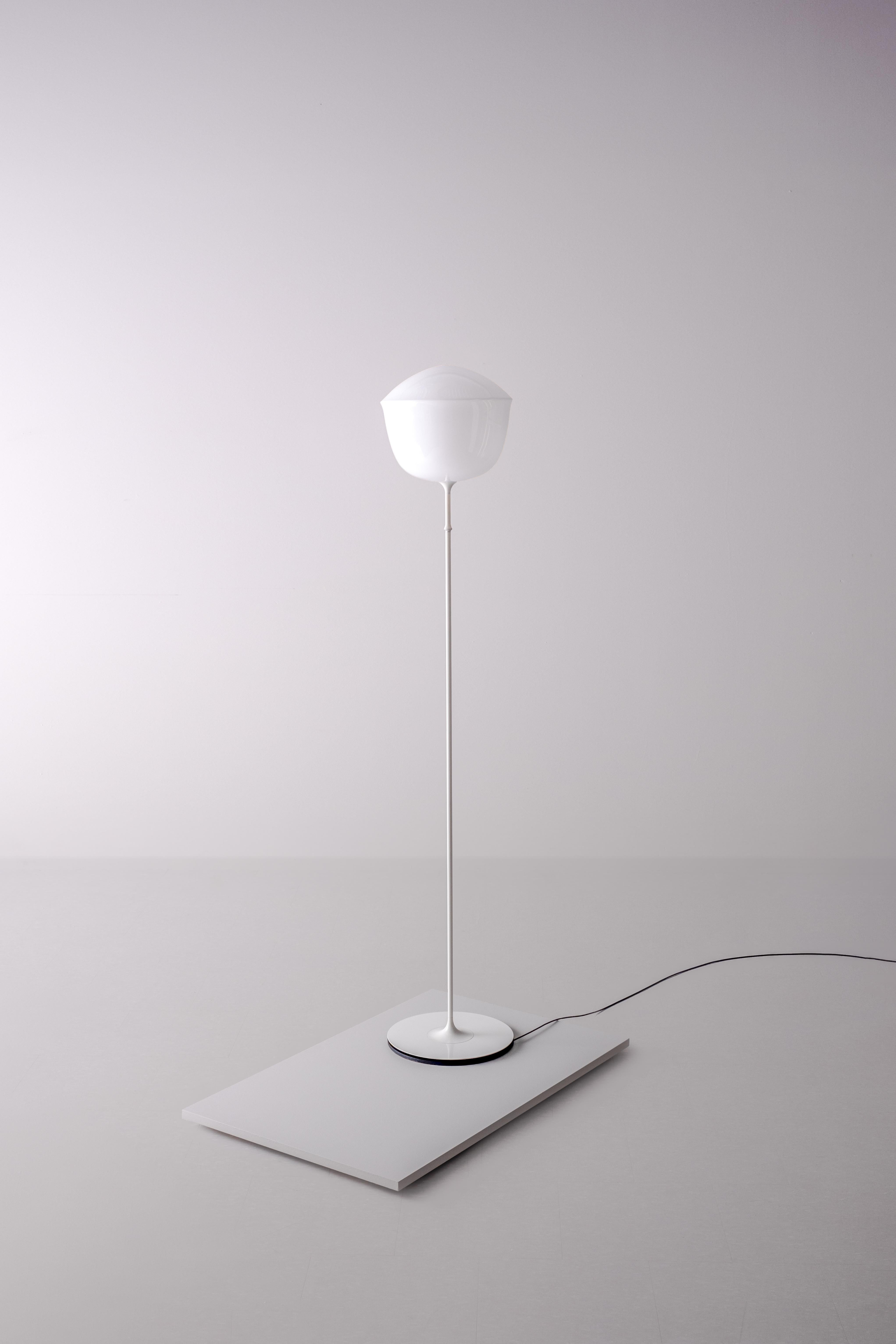 Lámpara de pie contemporánea 'Contour' 300, Perla by AND Moderno orgánico en venta