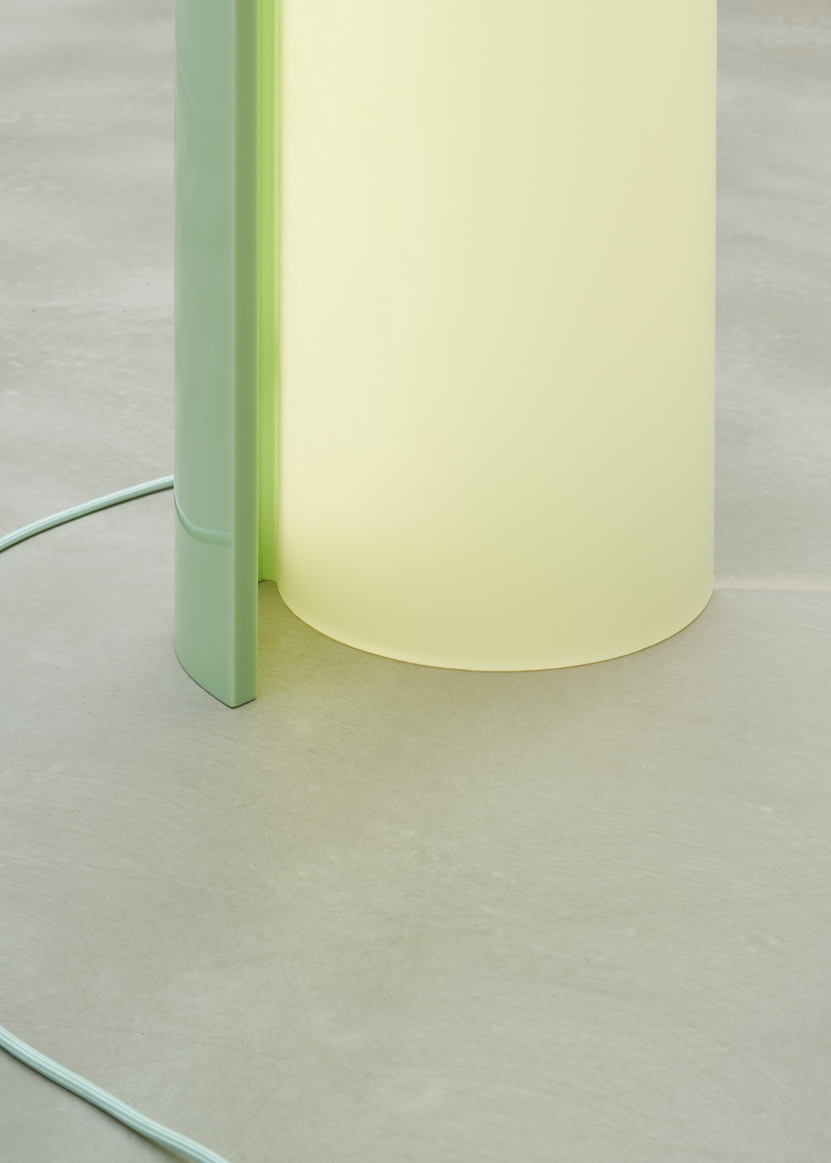 Lámpara de pie contemporánea, Curve Light de Sabine Marcelis, Verde Moderno en venta