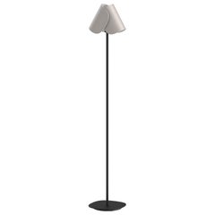 Lampada da terra contemporanea 'Flip' di Sebastian Herkner X AGO, Frassino