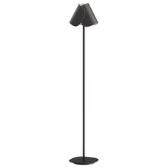 Lampada da terra contemporanea 'Flip' di Sebastian Herkner X AGO, carbone