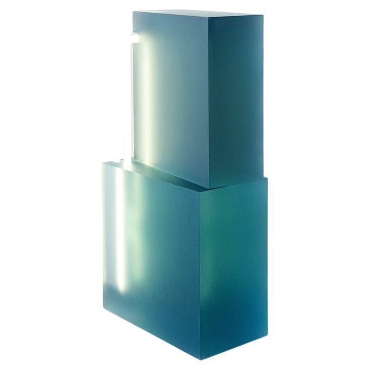 Lampadaire contemporain modèle "TOTEM 60" par Sabine Marcelis, Résine bleue et néon