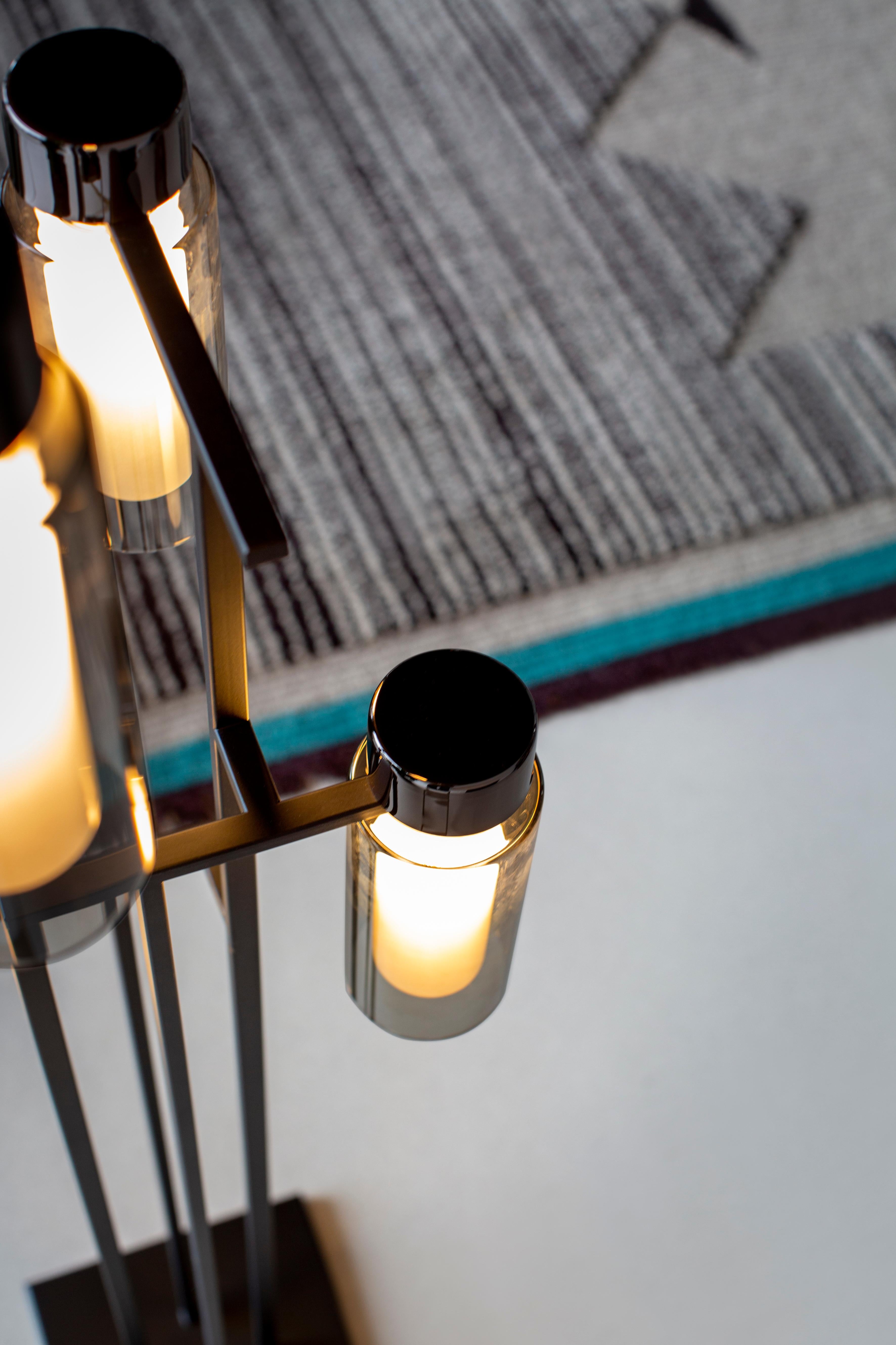 Zeitgenössische Stehlampe „Osman 560.64“ von Tooy, Schwarzes und rauchfarbenes Glas (Organische Moderne) im Angebot