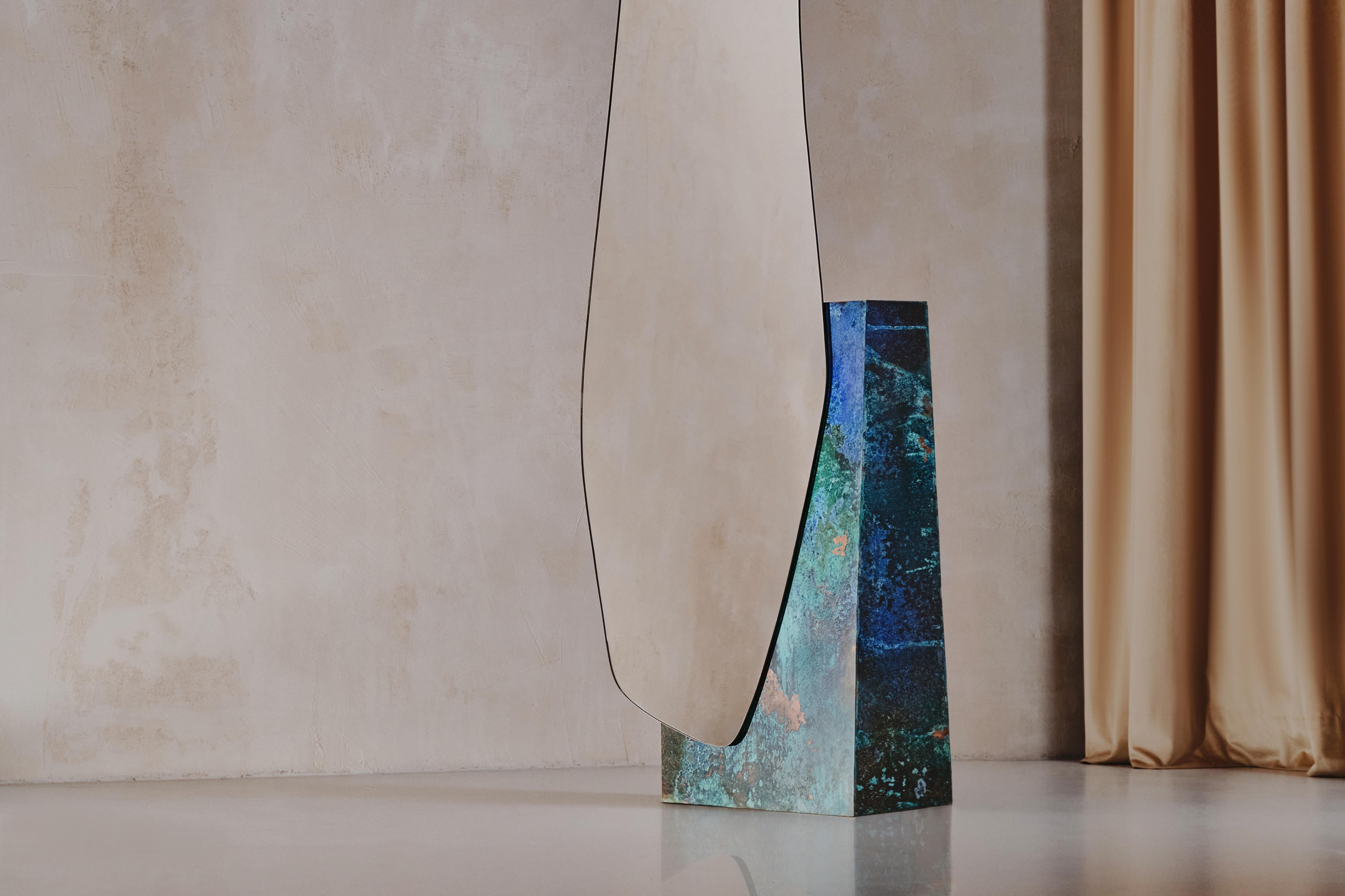 Specchio da terra contemporaneo 'Lake 5' di NOOM, base in legno impiallacciato nero in vendita 2