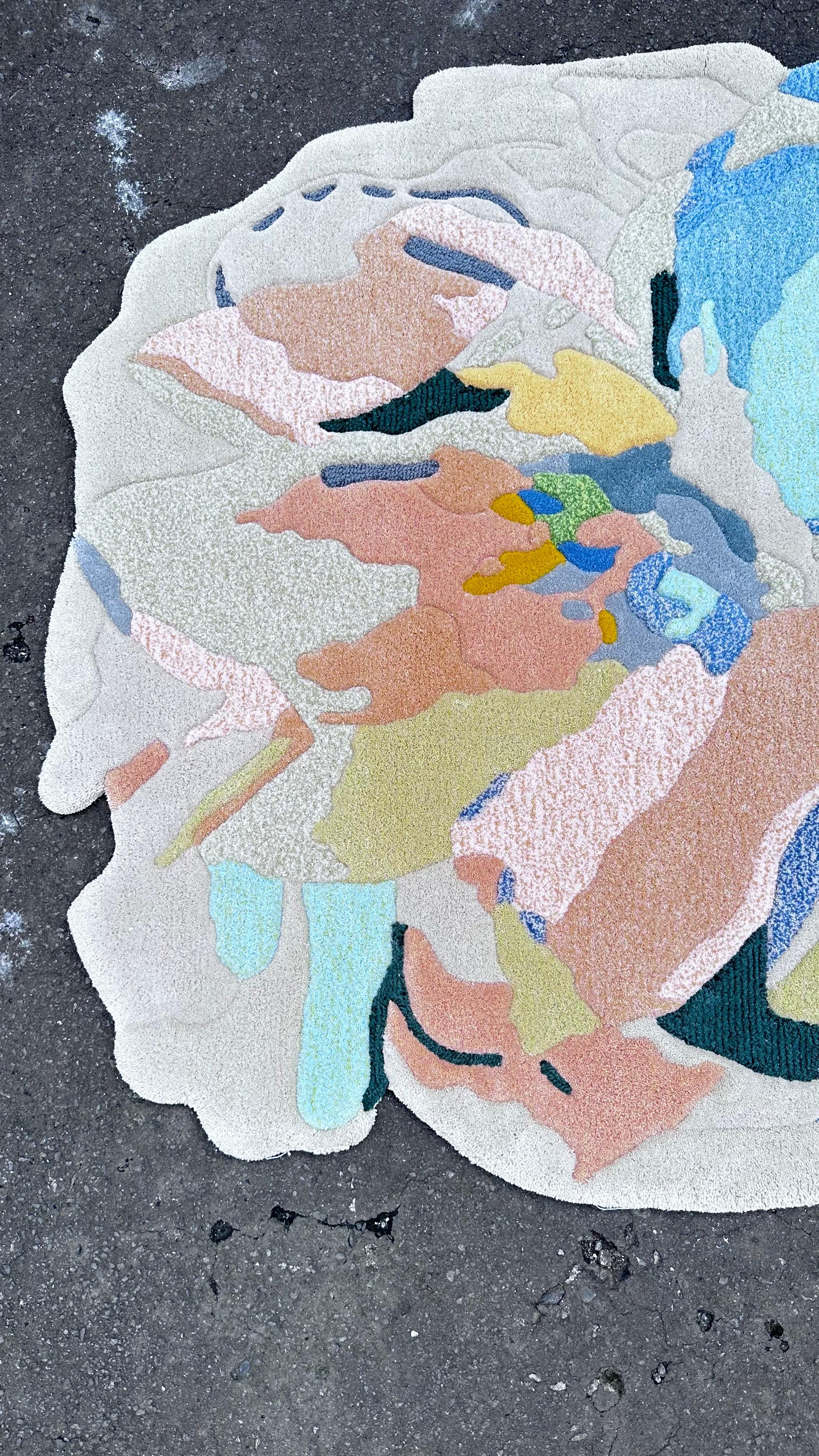 Contemporary Floral Abstract Rug in Pastel Tones – Wool Acrylic Blend For Sale 3